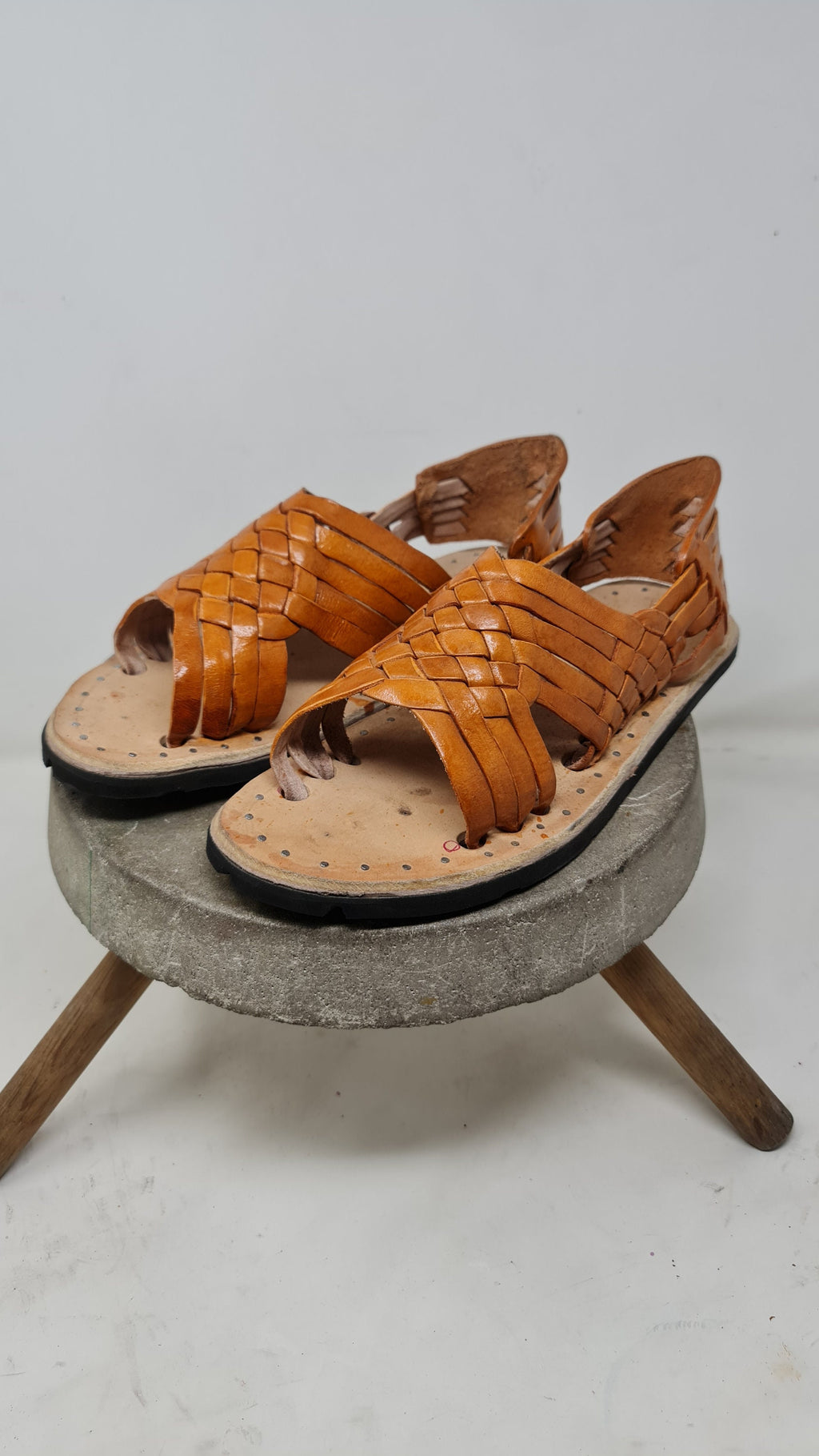 Mens Huaraches sandals mexican. 100% leather, vintage. Handmade. huarache artesanal playero. hecho a mano