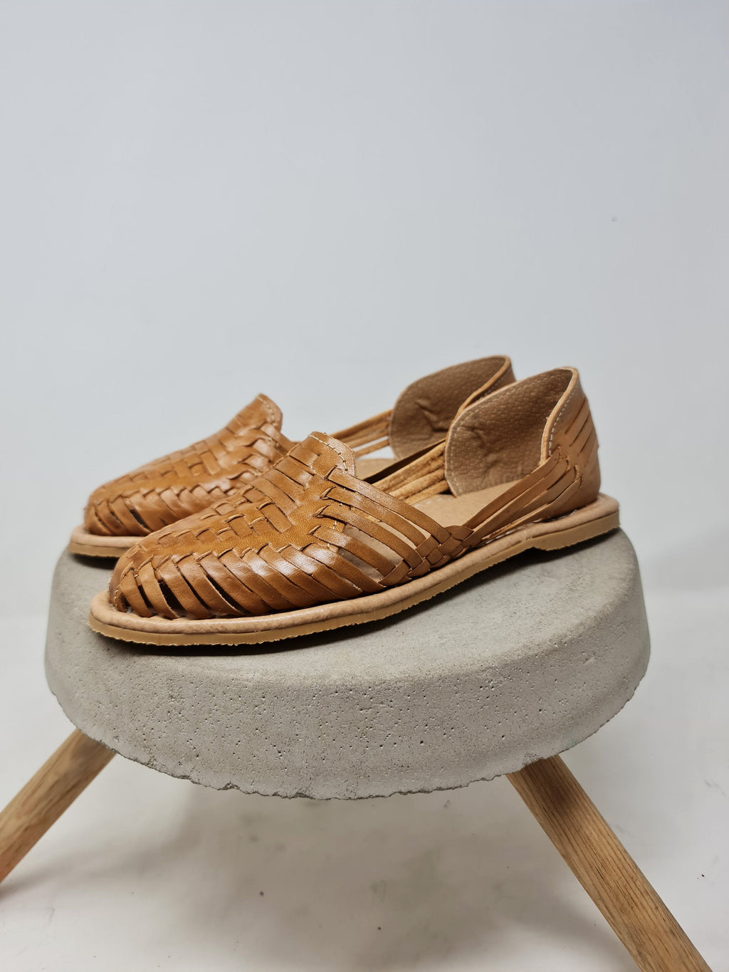 Women's Mexican sandals, handmade brown huaraches from Mexico