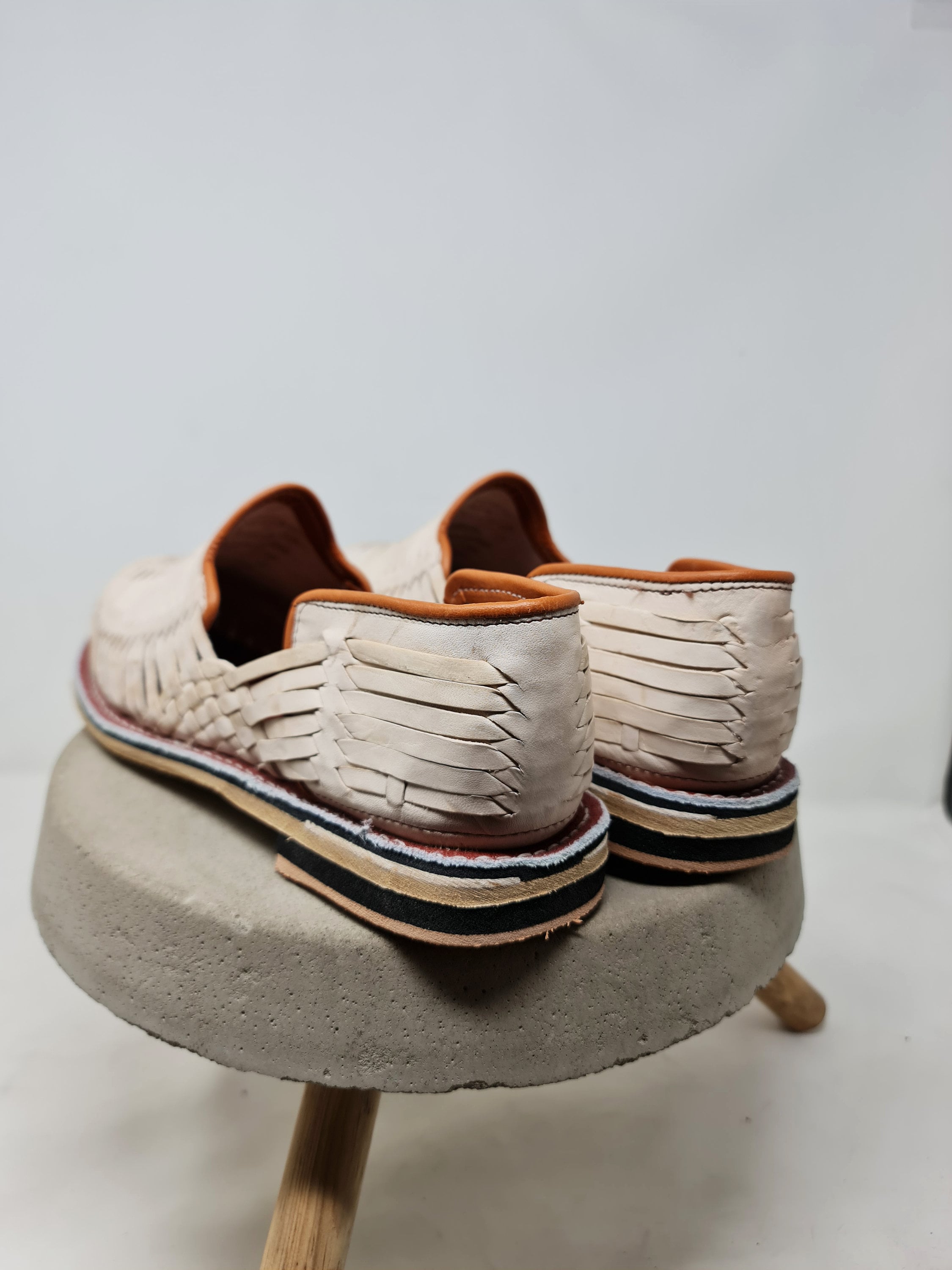 Huaraches mexicanos con suela de cuero para hombre - Sandalias Piel para Hombre México. Color vaqueta natural, NO son color blanco puro