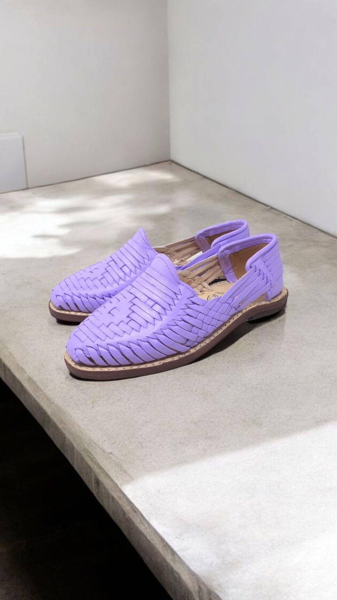 Mexican huaraches for women in lilac – Handcrafted, comfortable, and with authentic leather sole
