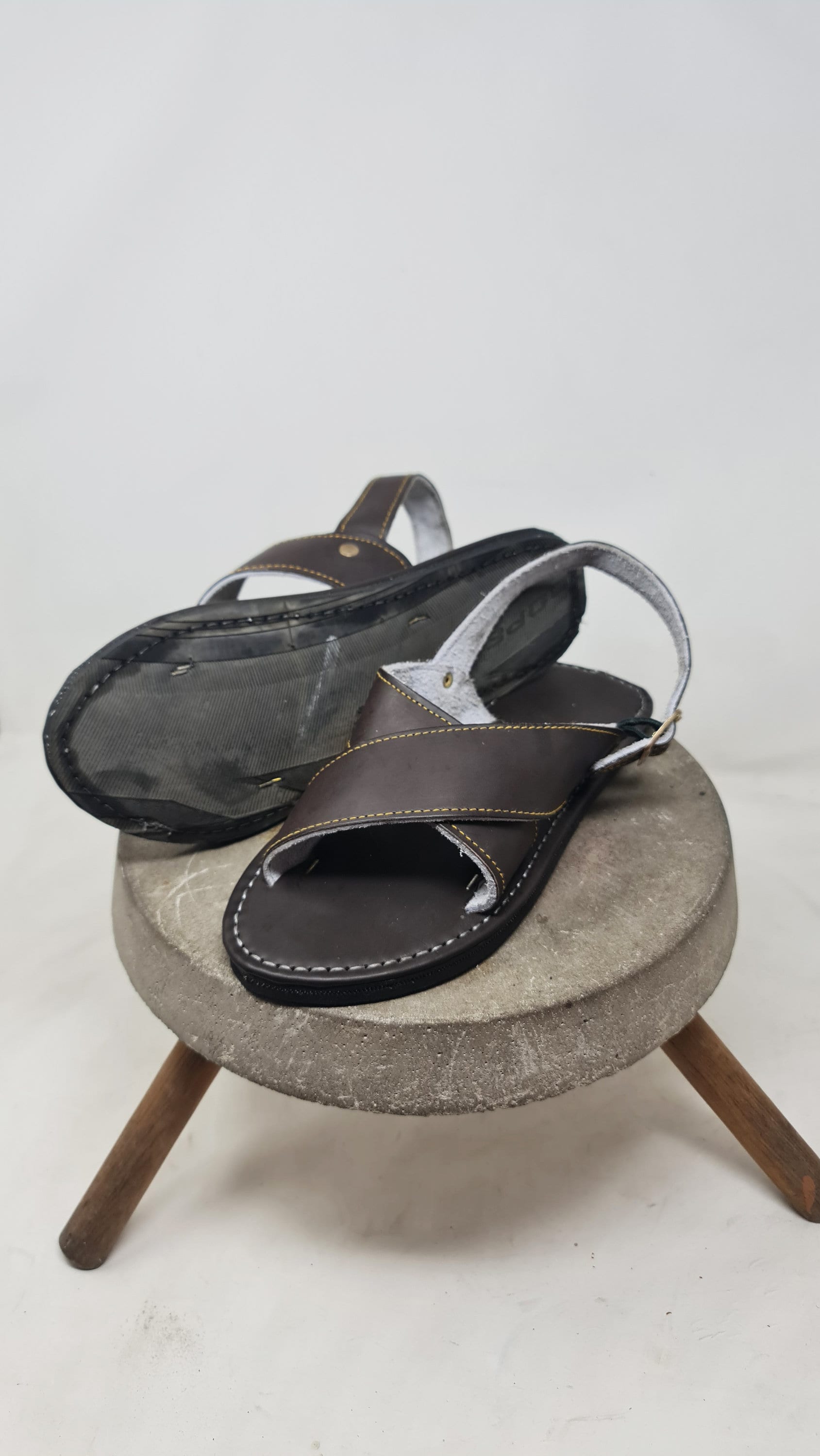 Men's honey or brown crossed-strap huaraches handmade in Mexico, Kwarachi