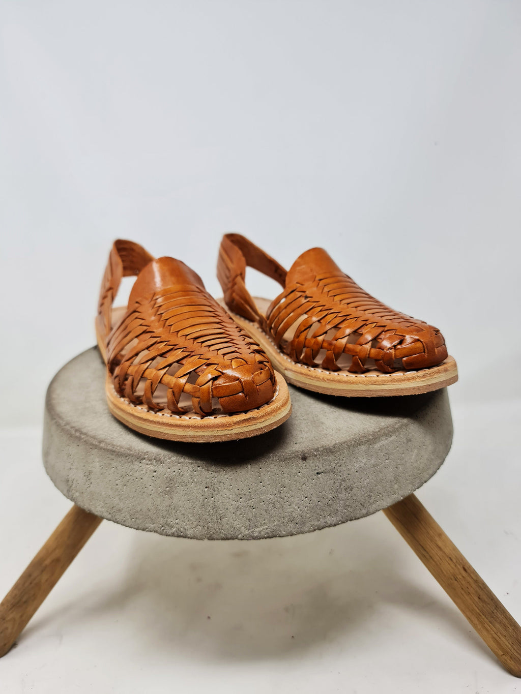 Women's closed-toe Mexican huaraches in brown - Shipping from Mexico