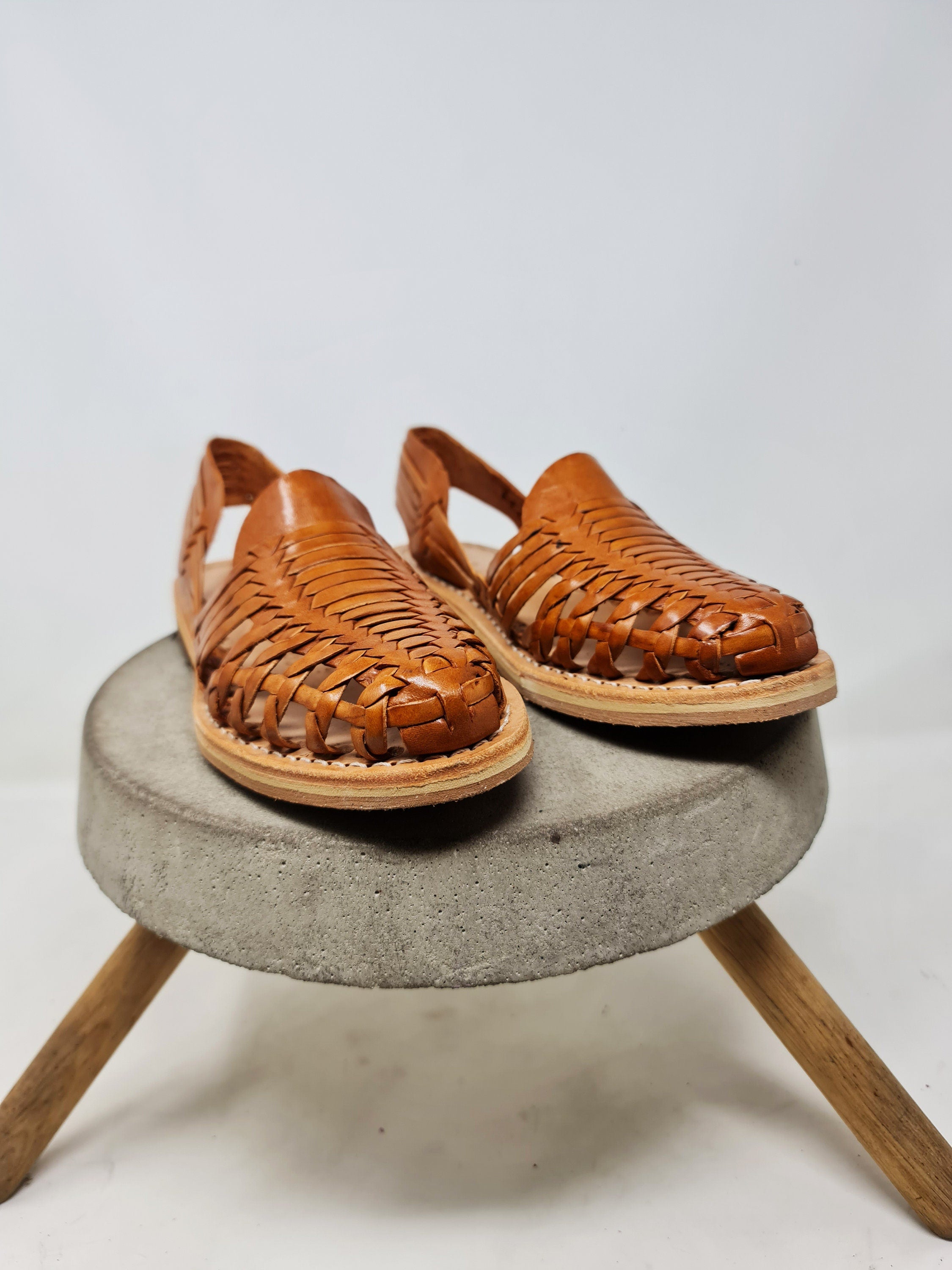 Women's closed-toe Mexican huaraches in brown - Shipping from Mexico