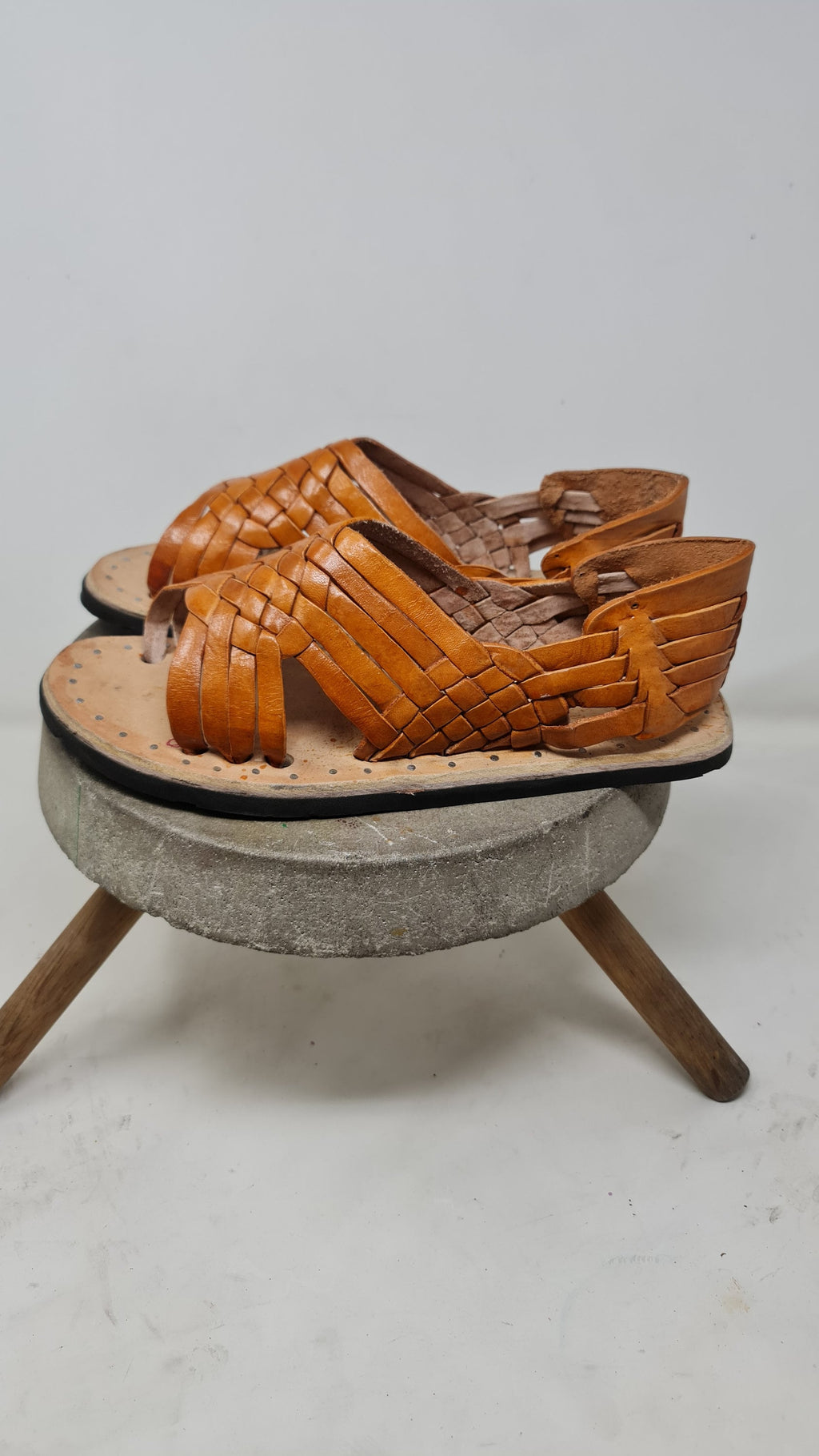Mens Huaraches sandals mexican. 100% leather, vintage. Handmade. huarache artesanal playero. hecho a mano