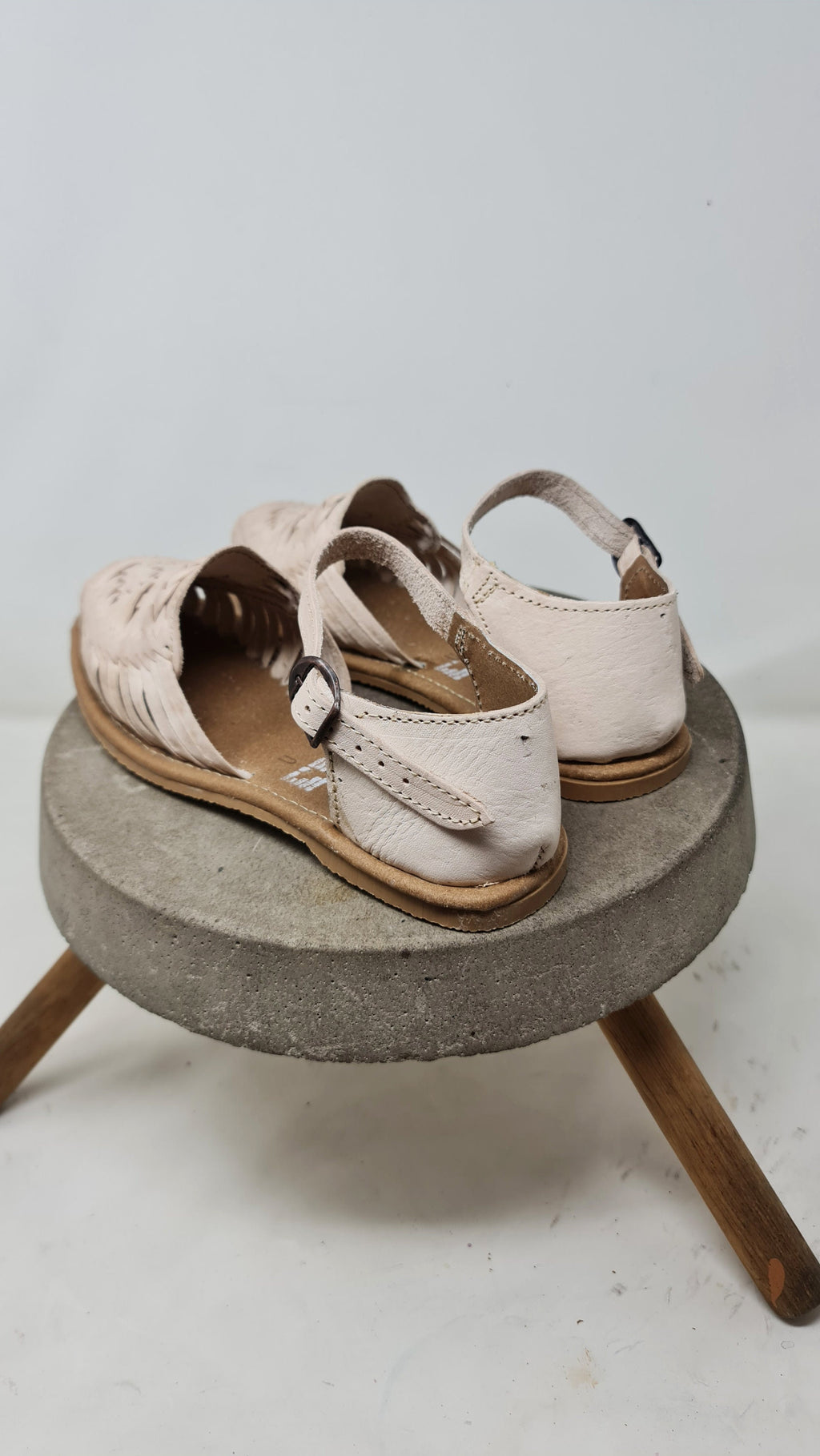 Women's closed-toe huaraches, handmade shoes made in Mexico