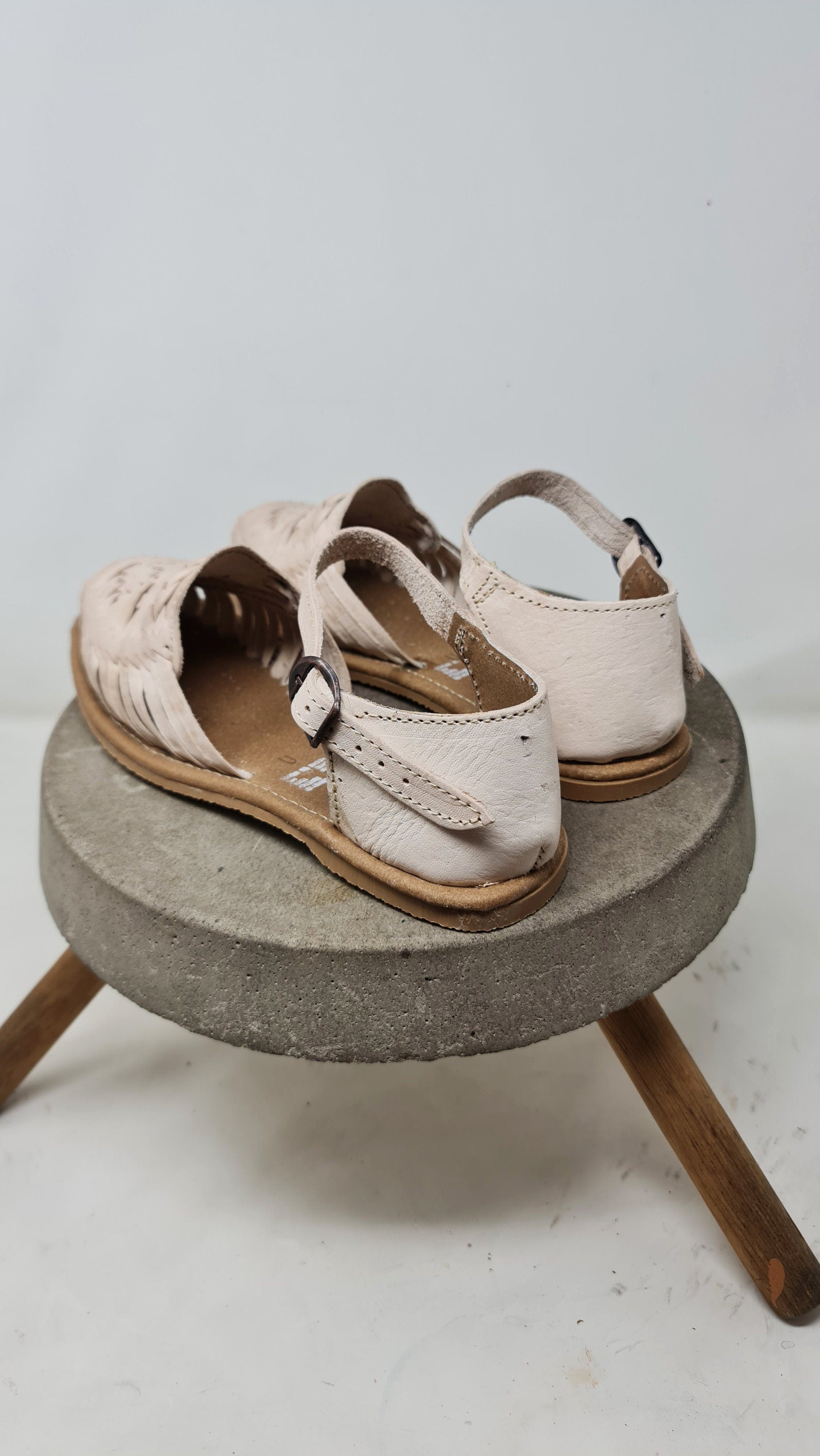 Women's closed-toe huaraches, handmade shoes made in Mexico