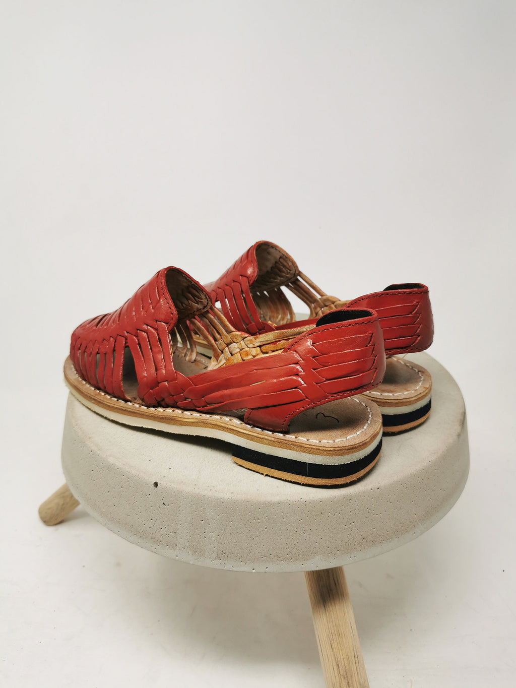 Huaraches para mujer en color rojo con punta abierta - Confort y estilo en tus pies