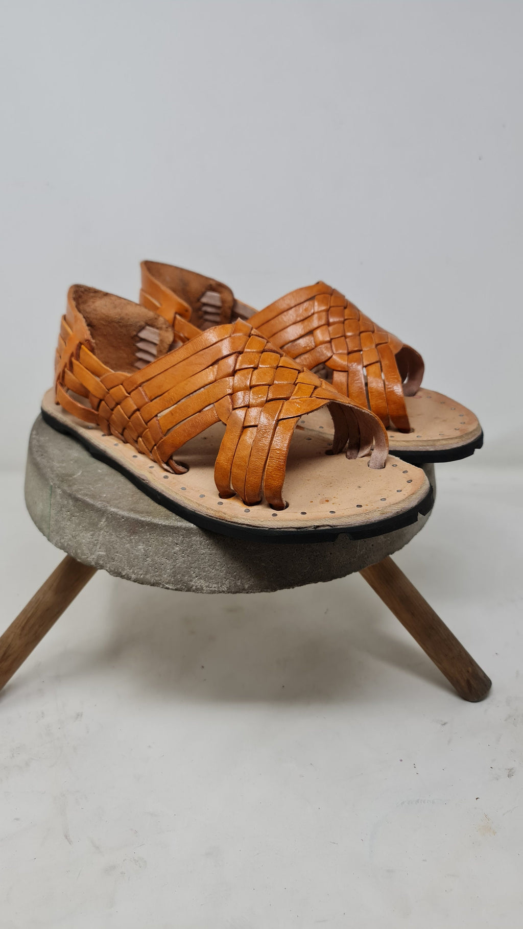 Mens Huaraches sandals mexican. 100% leather, vintage. Handmade. huarache artesanal playero. hecho a mano