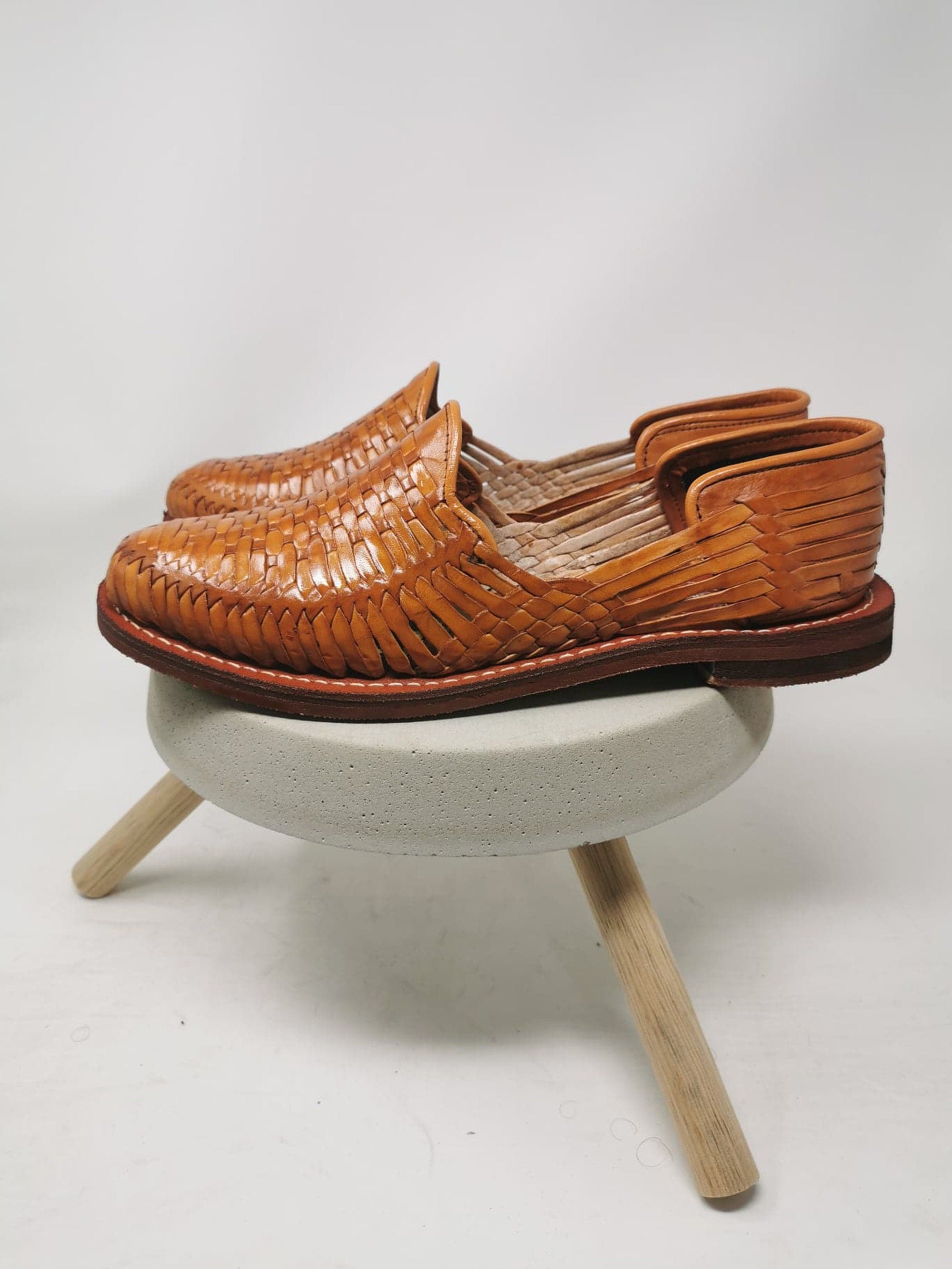 Men's closed-toe huaraches in shedron color - handmade with genuine leather sole