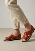 Cinnamon-colored Mexican huaraches for men, leather sandals with tire sole