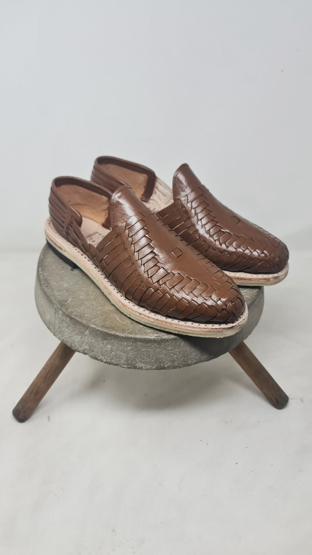 Men's Mexican Huaraches, "Luggage Brown" Leather, Rubber Sole, Closed Toe Style - Handmade and Authentic
