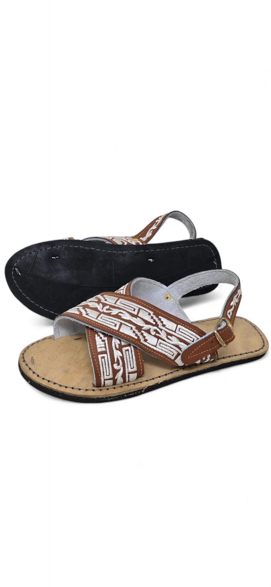 Embroidered cross-strap huaraches for men, top view of the weave