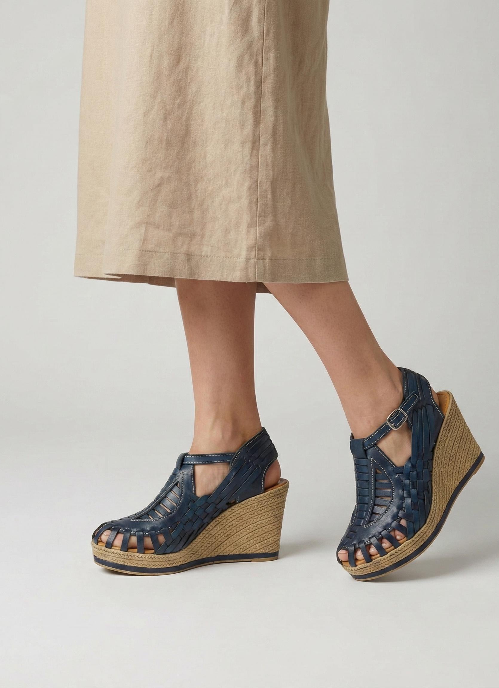 Women's closed-toe wedge huaraches with a high platform, traditional Mexican sandal made entirely by hand