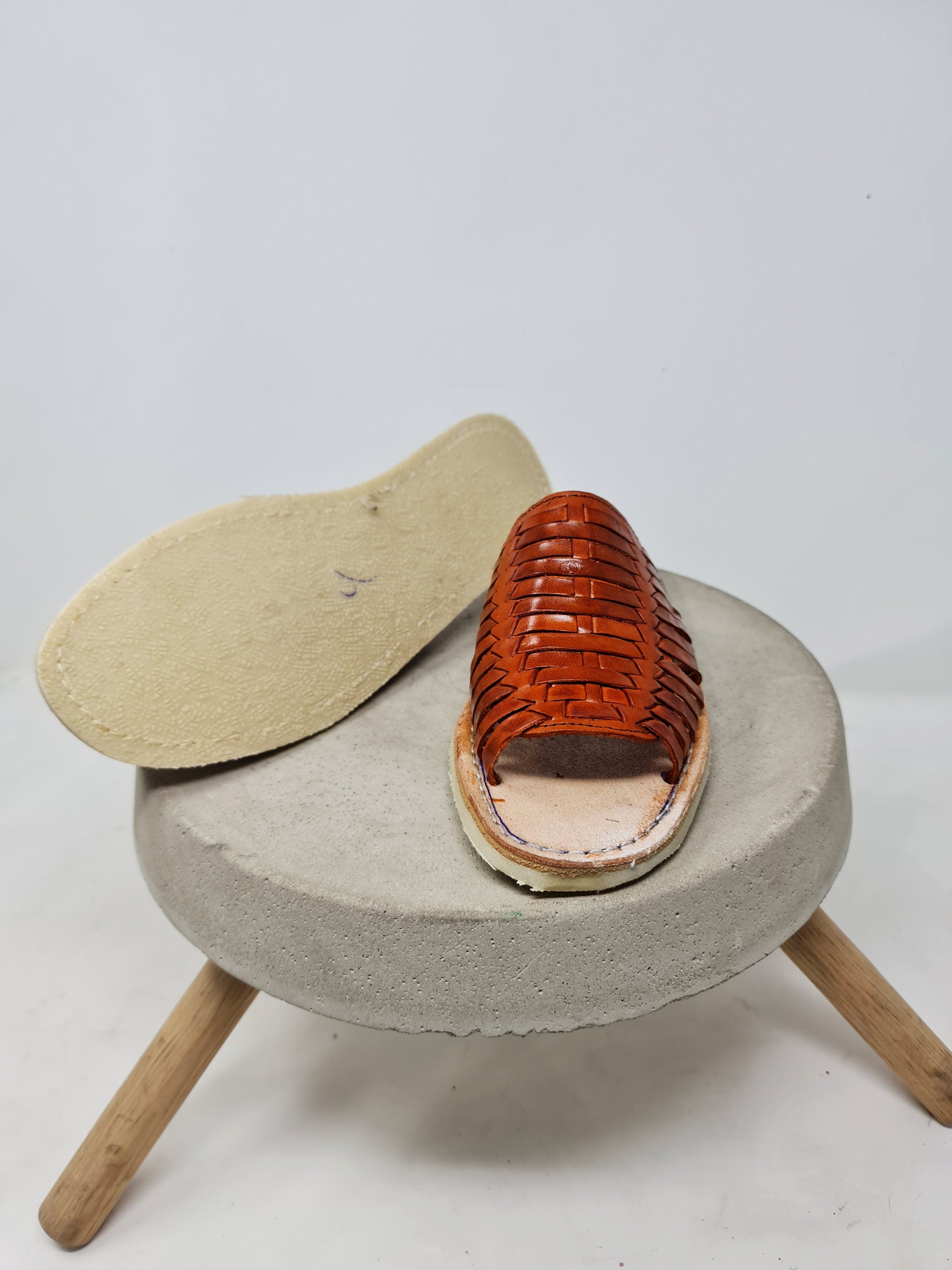 Women's backless huaraches. Leather sandals made in Mexico
