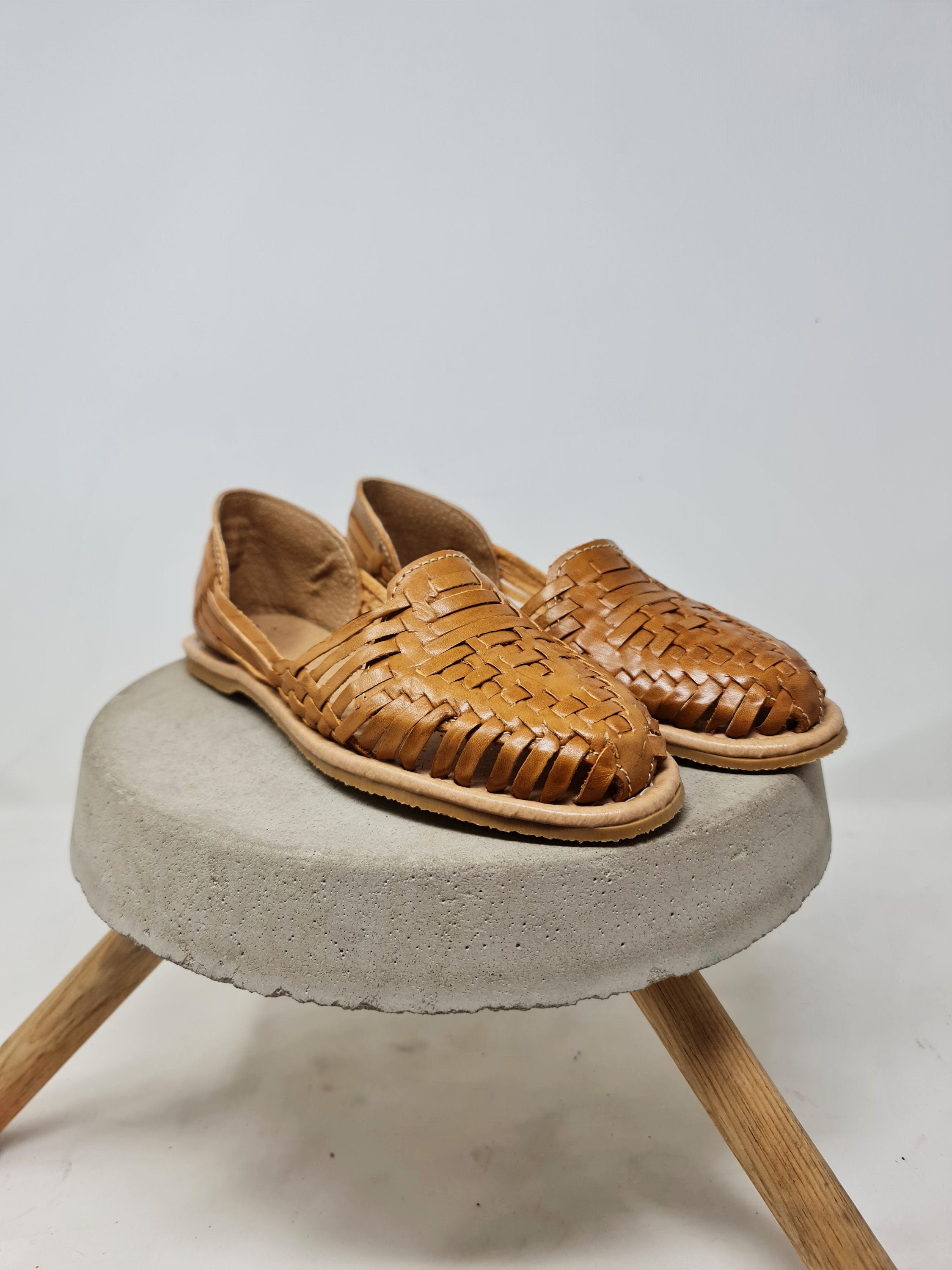 Women's Mexican sandals, handmade brown huaraches from Mexico