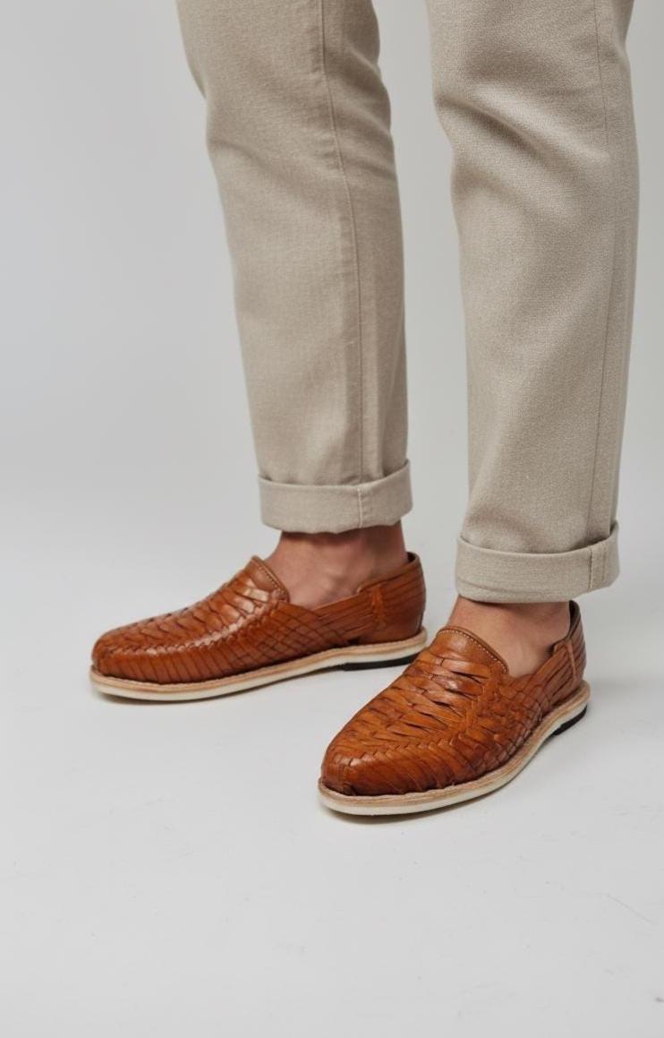 Huaraches para hombre – color nuez, cuero hecho a mano