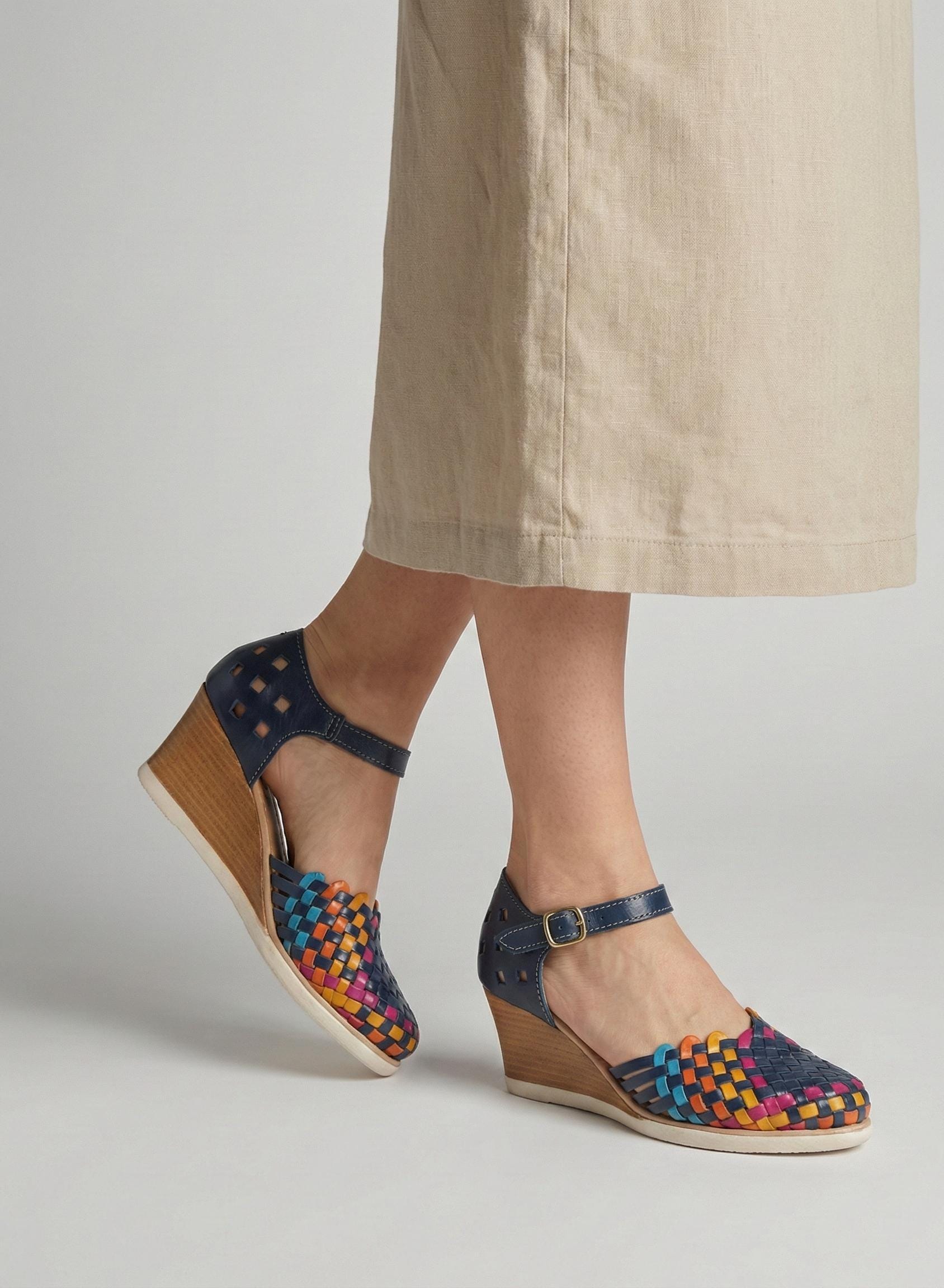 Women's Mexican huaraches with comfortable platform, closed toe, adjustable strap, colorful details, handmade in Mexico