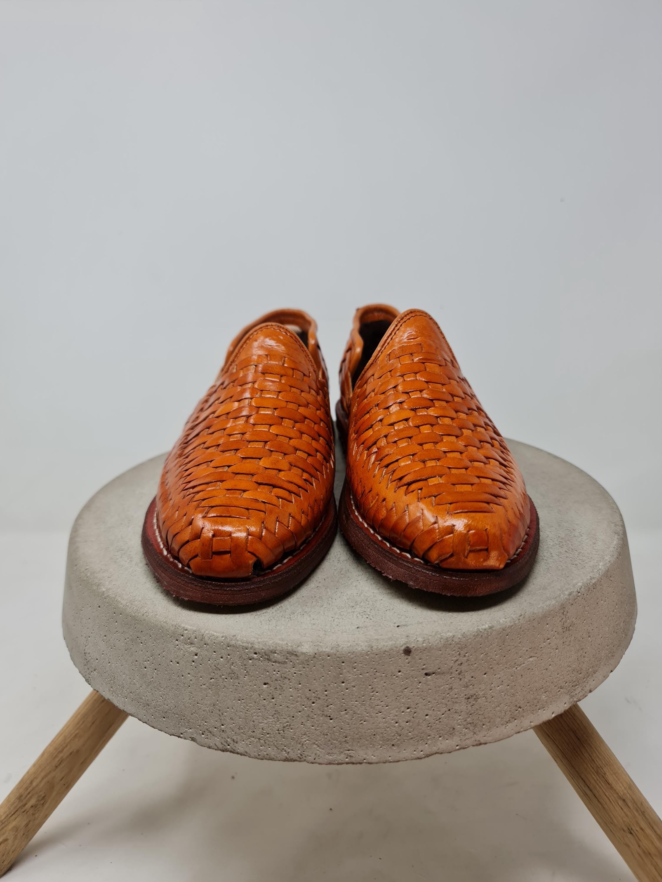 Women's closed Shedron huaraches, handcrafted woven leather, comfortable crepe sole, slip-on, made in Mexico