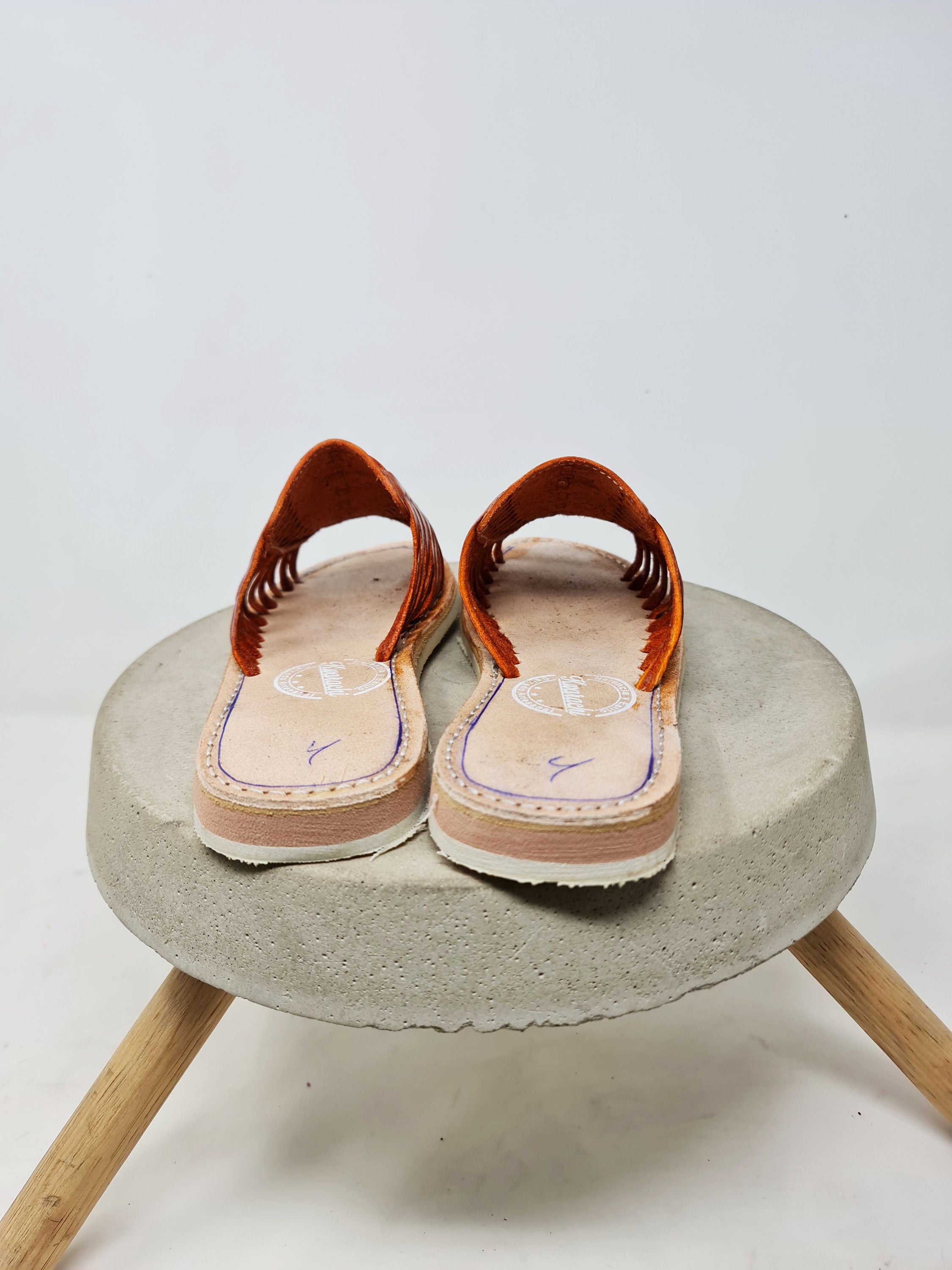 Women's backless huaraches. Leather sandals made in Mexico