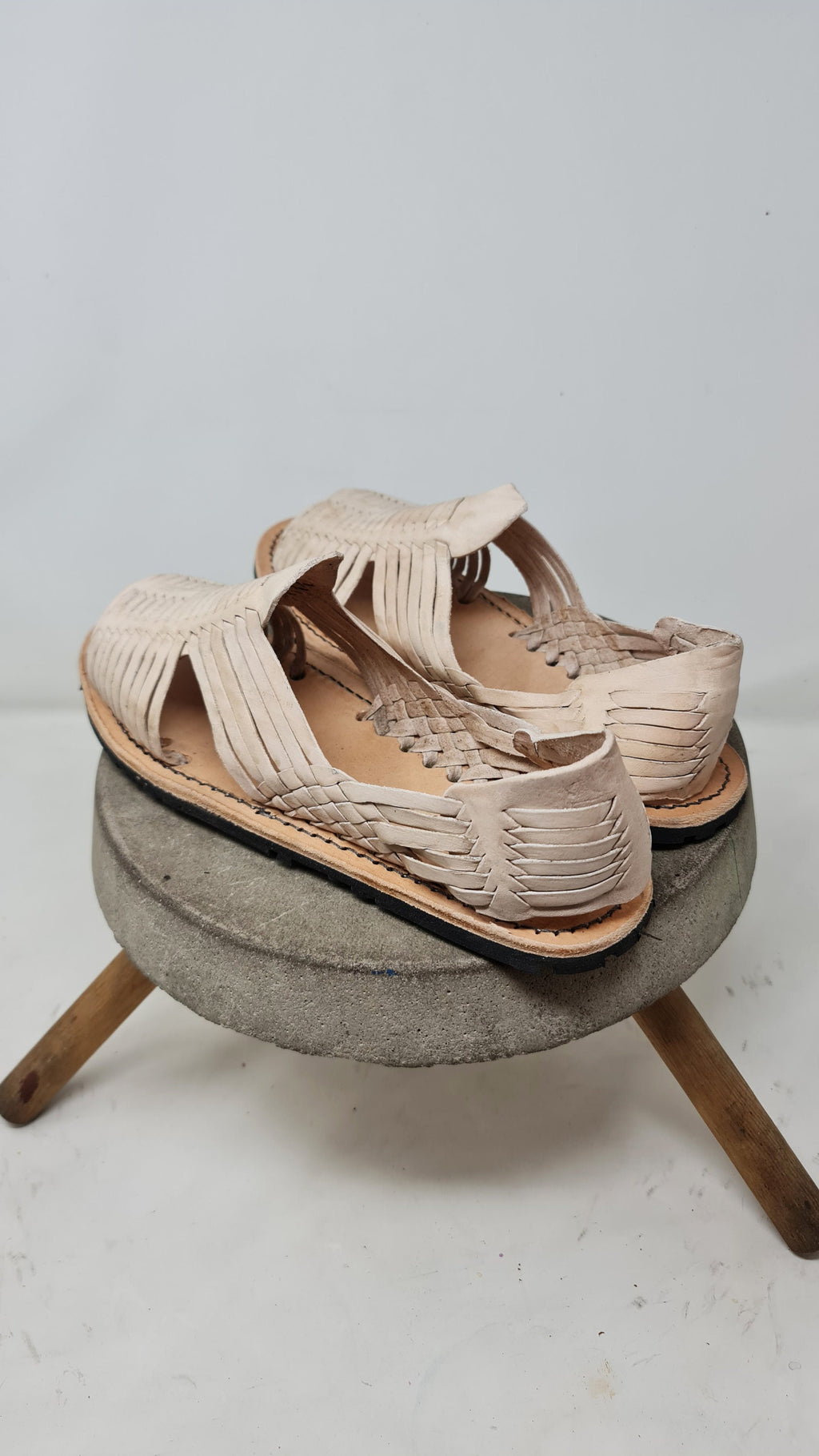 Men's huarache sandal. Leather sandal for men