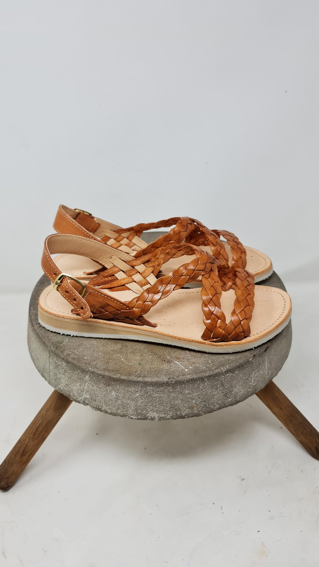 Women's leather huaraches, cool and comfortable handmade sandals
