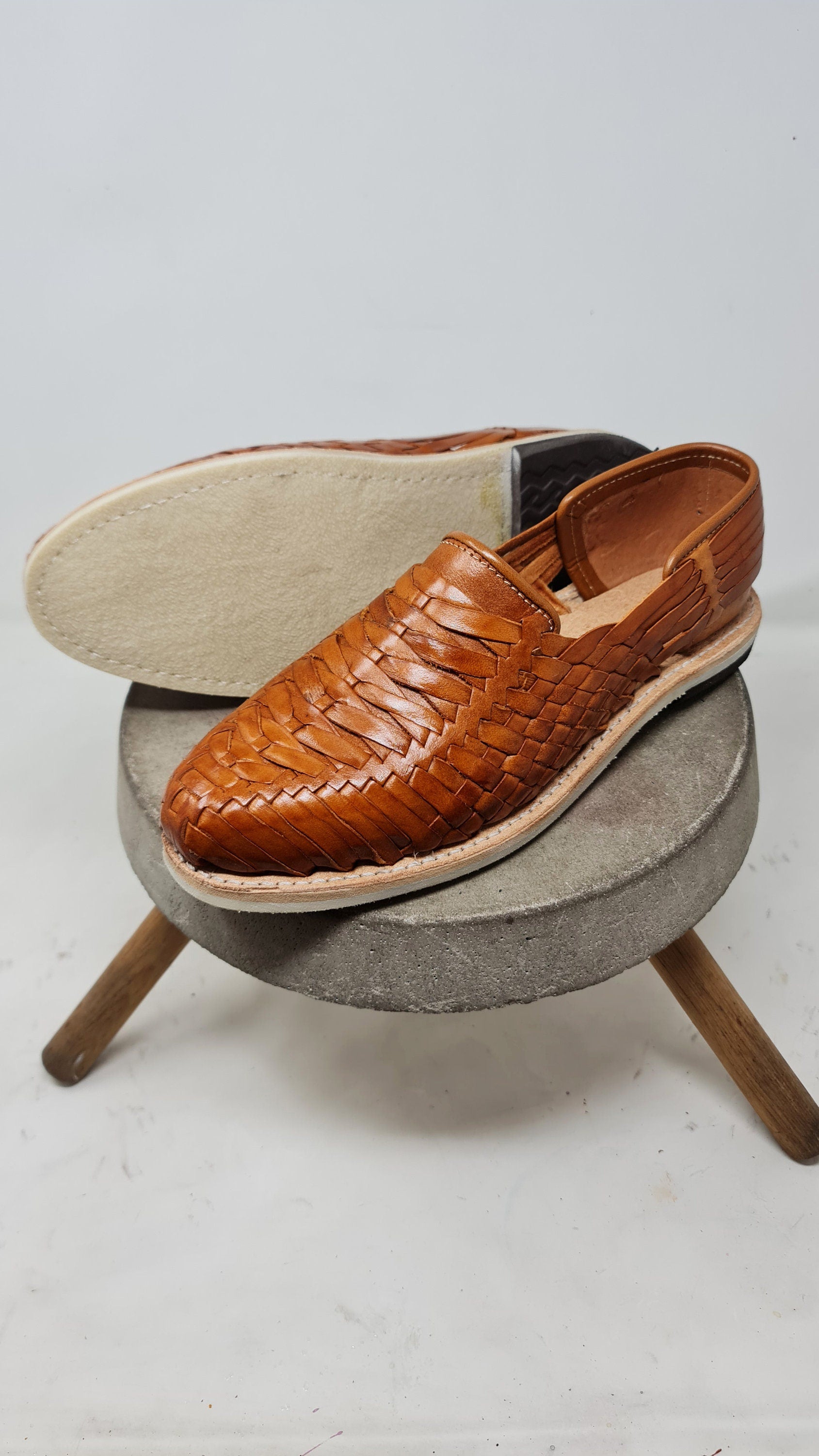 Huaraches para hombre – color nuez, cuero hecho a mano