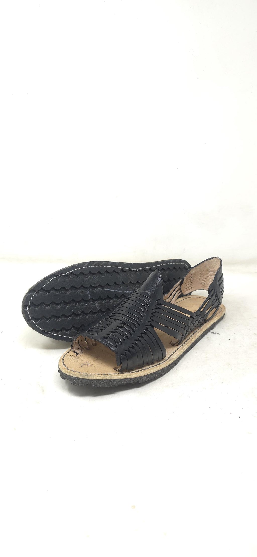 Mexican open-toe huaraches for men, genuine leather, thin straps, black rubber sole, made in Mexico