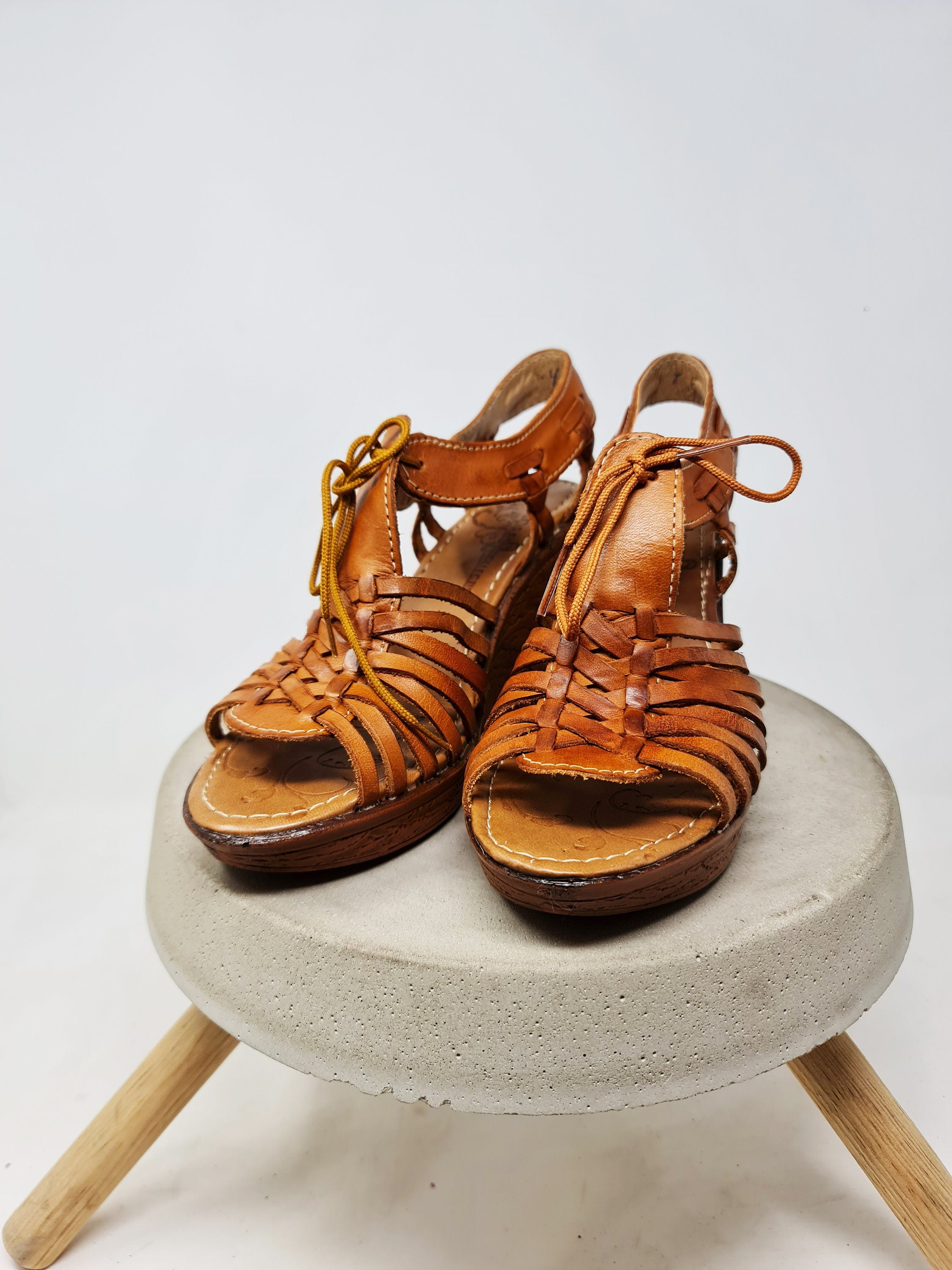 Huaraches for women, Mexican huaraches, high huaraches, Handmade, leather. Traditional Mexican huarache. Made in Mexico.