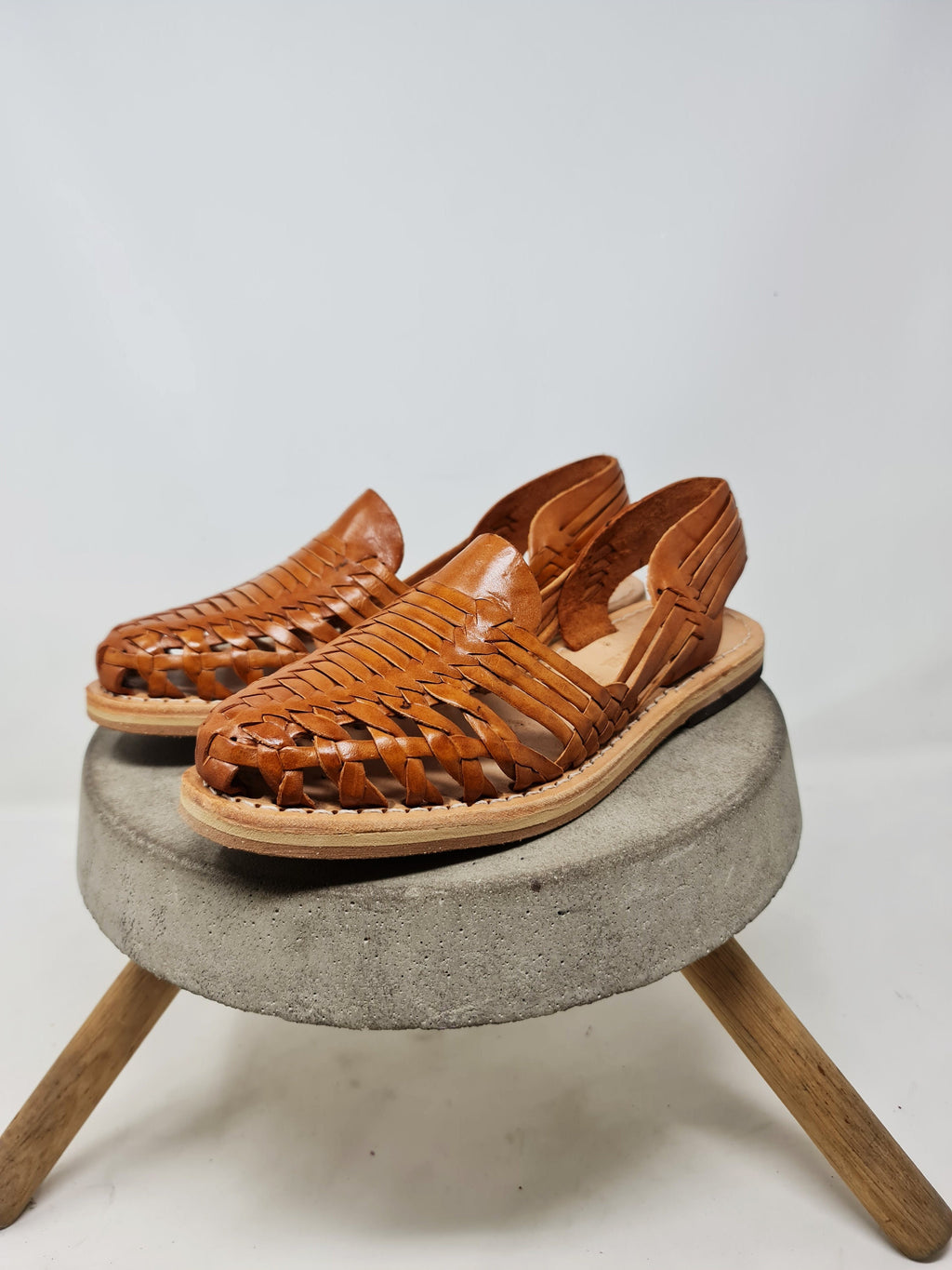 Women's closed-toe Mexican huaraches in brown - Shipping from Mexico