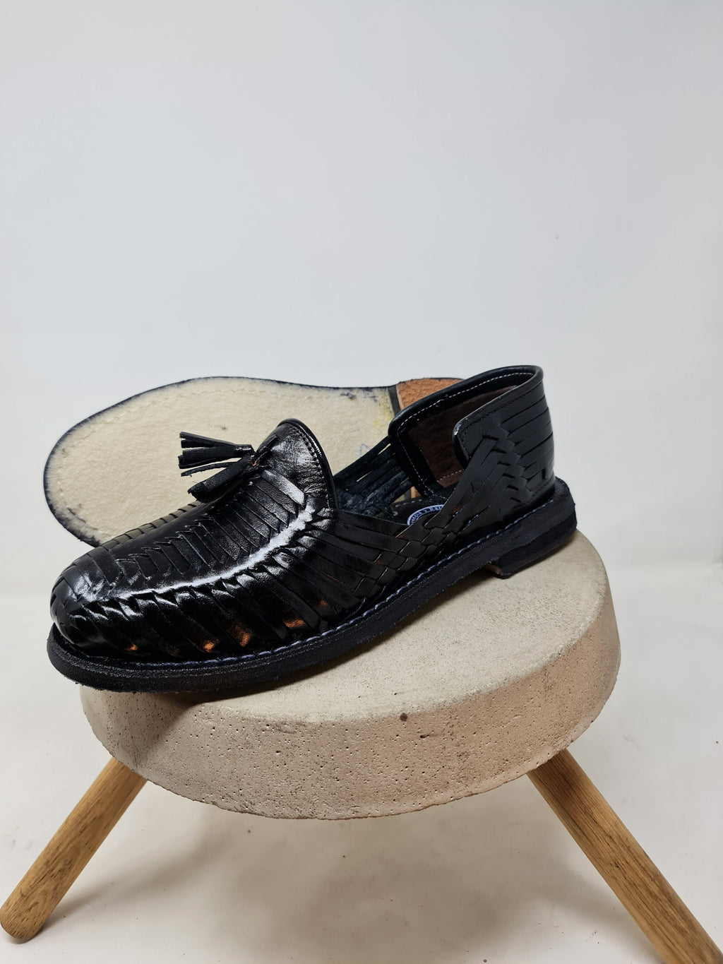 Mexican huaraches for men. Handmade black shoes