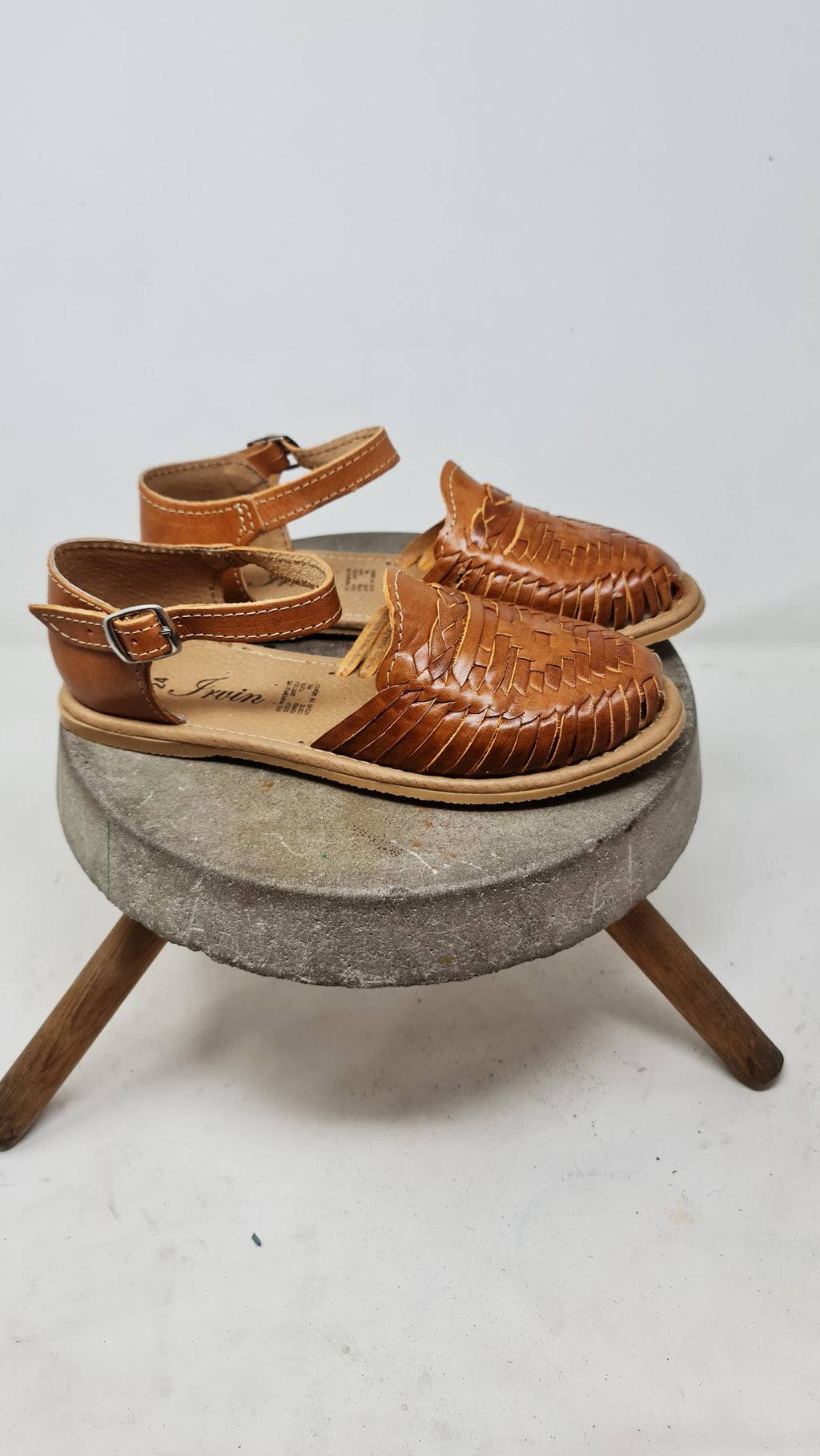 Women's brown buckled huaraches - Stylish and comfortable design