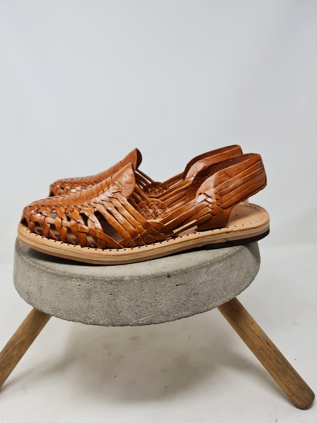 Women's closed-toe Mexican huaraches in brown - Shipping from Mexico