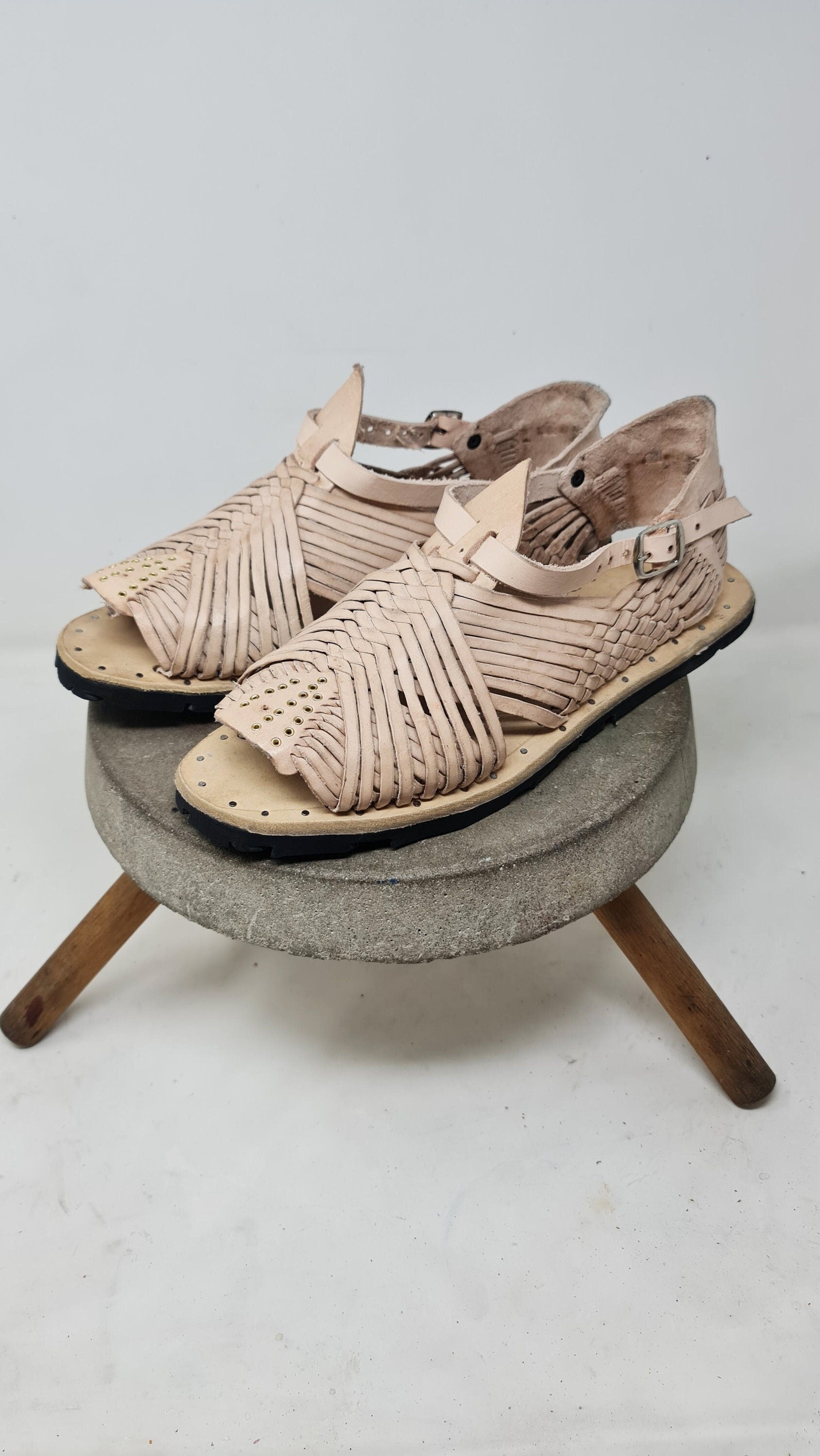 Genuine natural or brown Mexican huaraches for men, leather sandals made by Mexican artisans