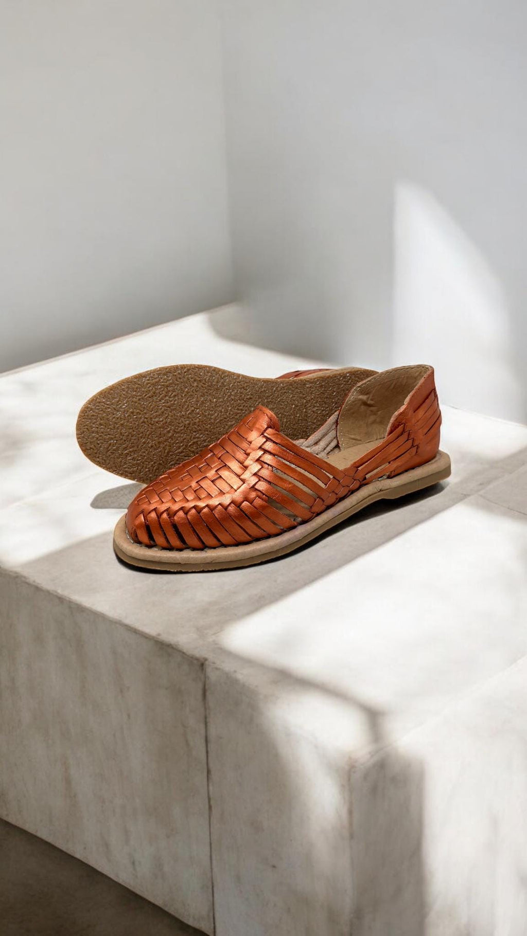 Women's metallic closed-toe huaraches handmade in Mexico, Kwarachi