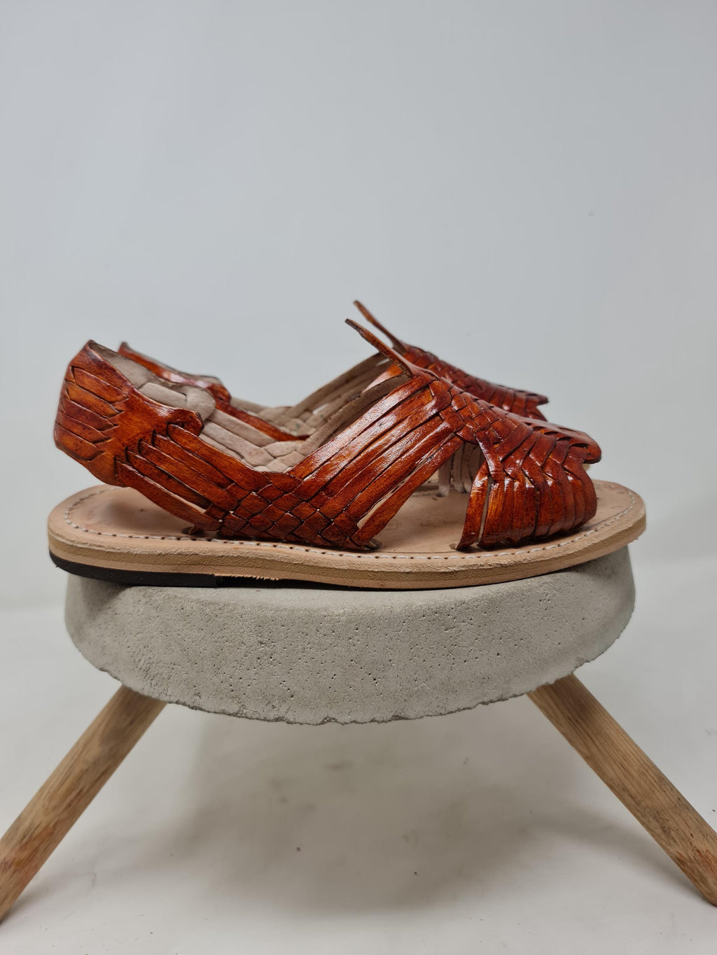 Women's tobacco leather open toe pachuco huaraches | handmade Mexican sandals made in Mexico