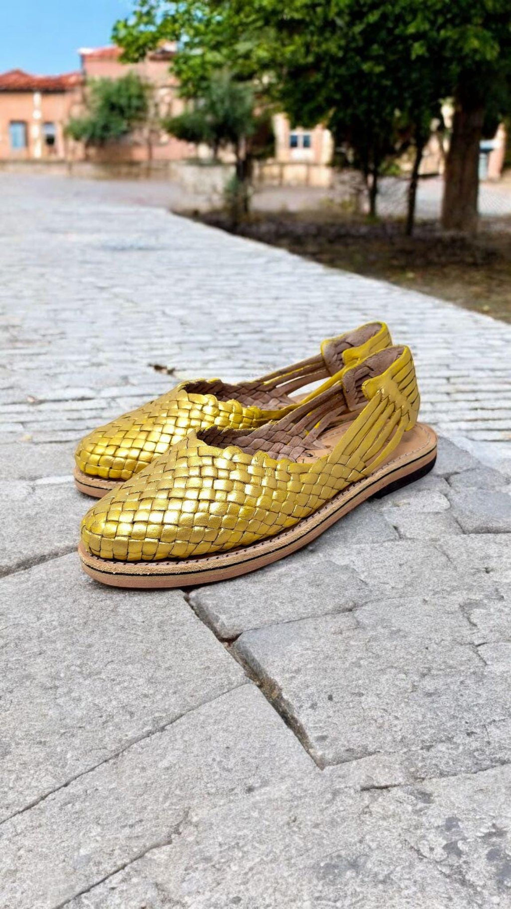 Women's Gold Huaraches – Handcrafted Mexican Leather Sandals – Comfortable and Cool Shoes – Handmade in Mexico