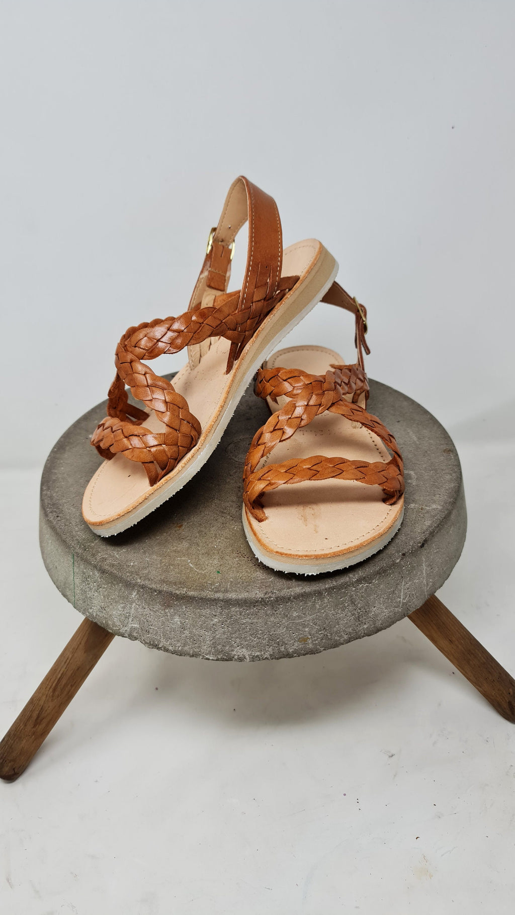 Women's leather huaraches, cool and comfortable handmade sandals