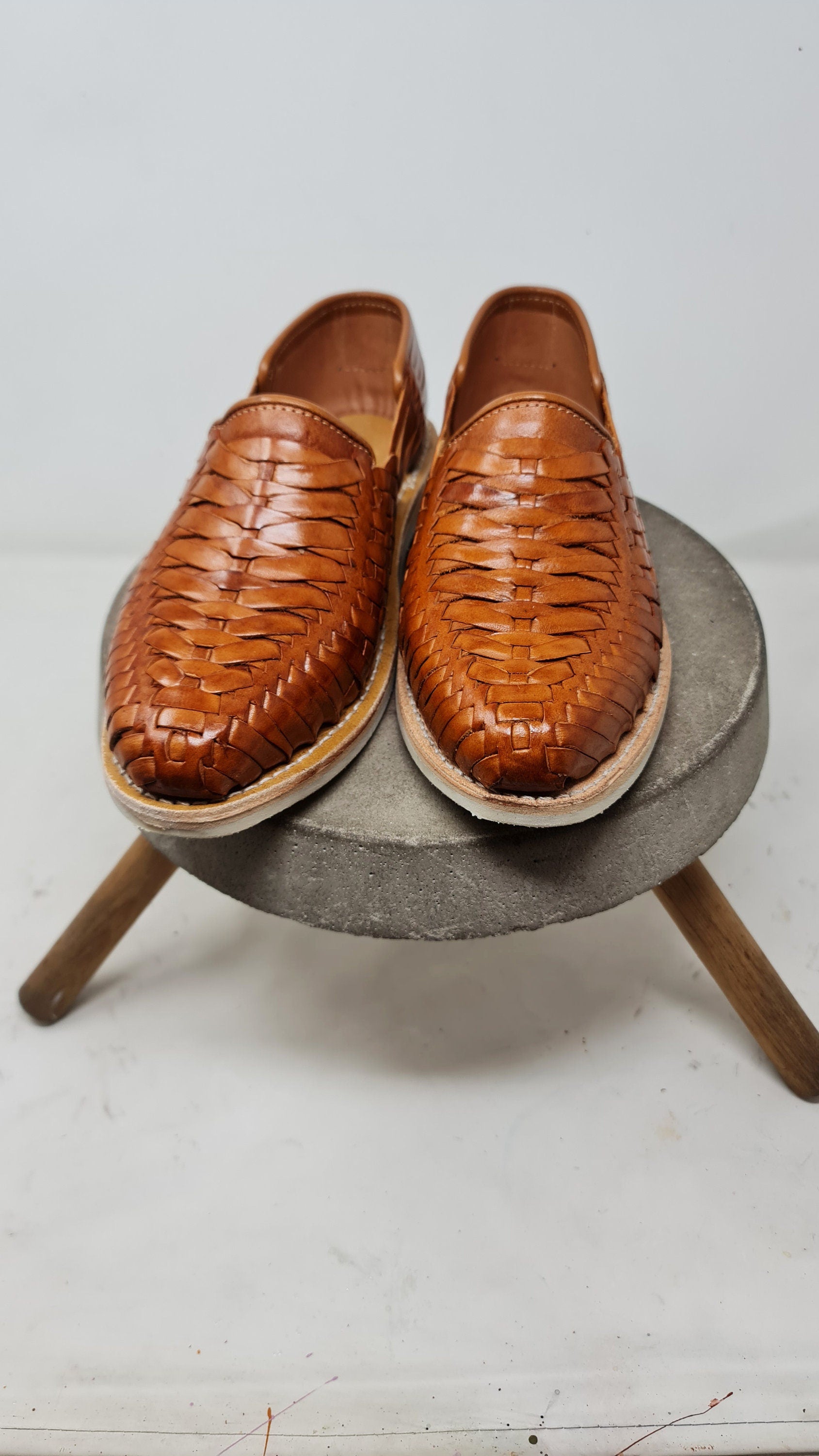 Huaraches para hombre – color nuez, cuero hecho a mano