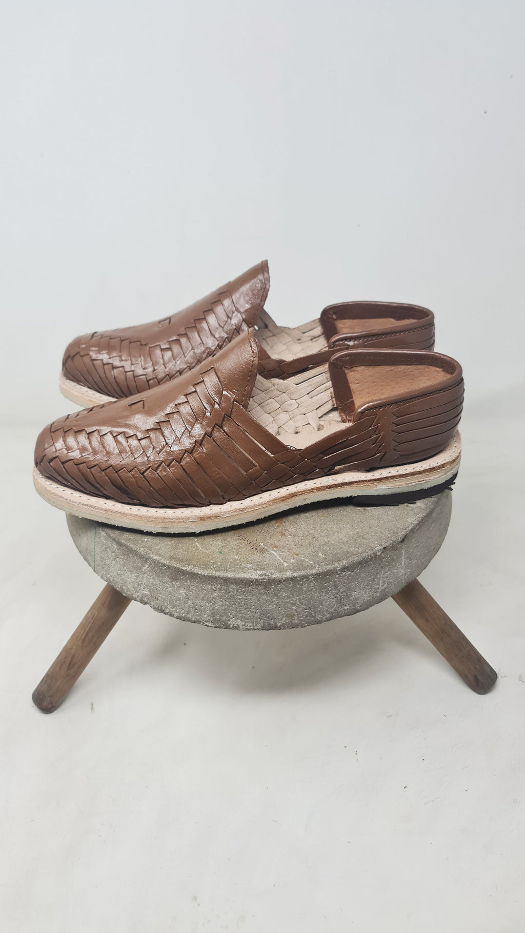Men's Mexican Huaraches, "Luggage Brown" Leather, Rubber Sole, Closed Toe Style - Handmade and Authentic