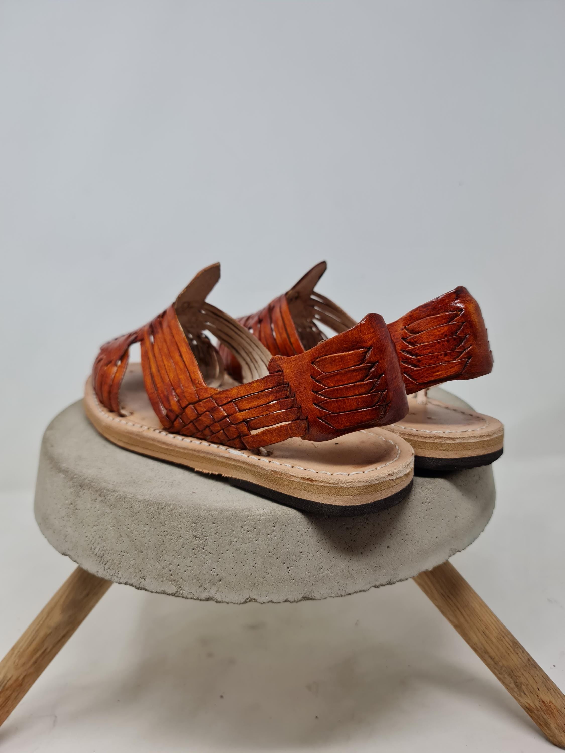 Women's tobacco leather open toe pachuco huaraches | handmade Mexican sandals made in Mexico