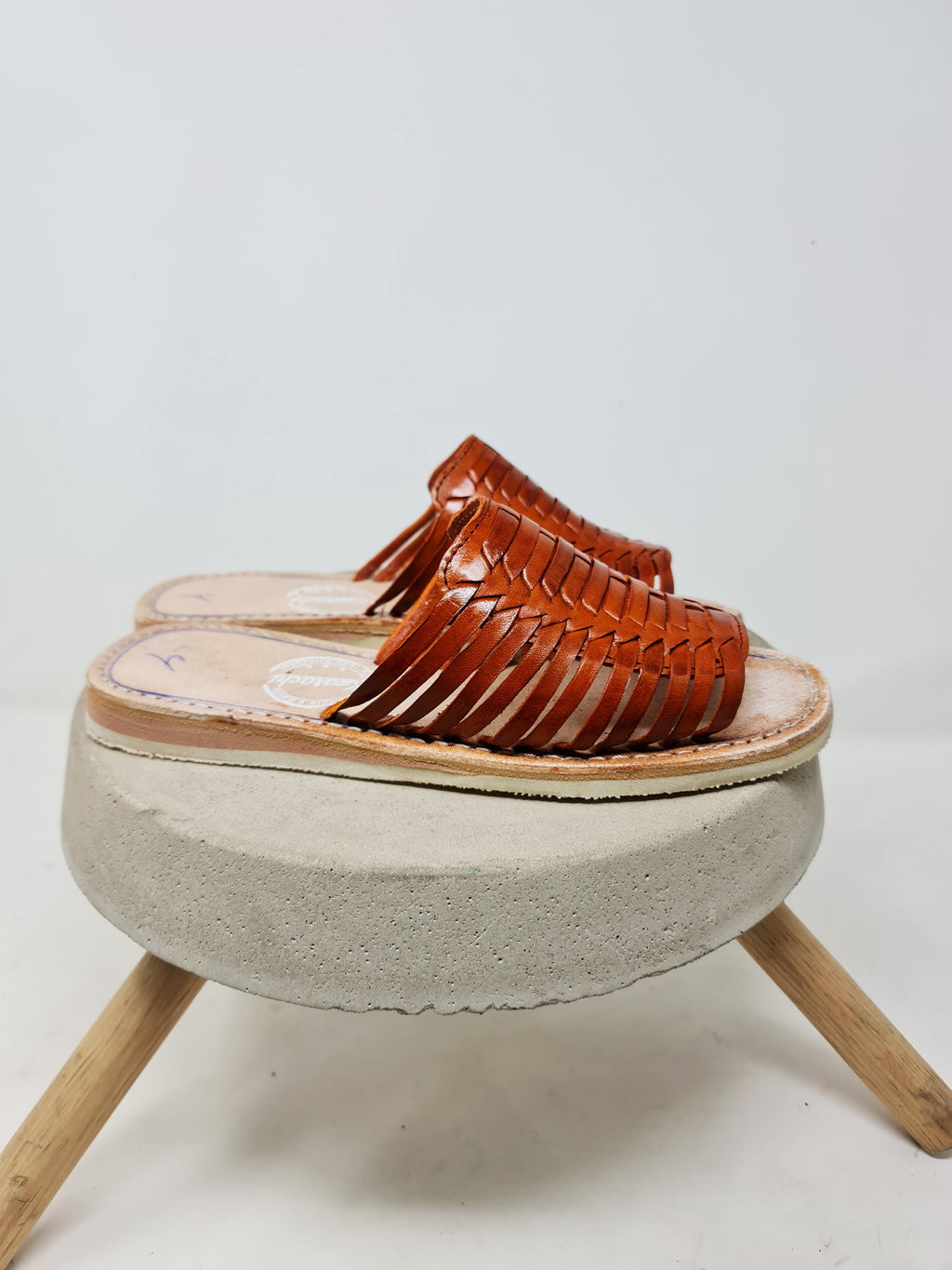 Women's backless huaraches. Leather sandals made in Mexico