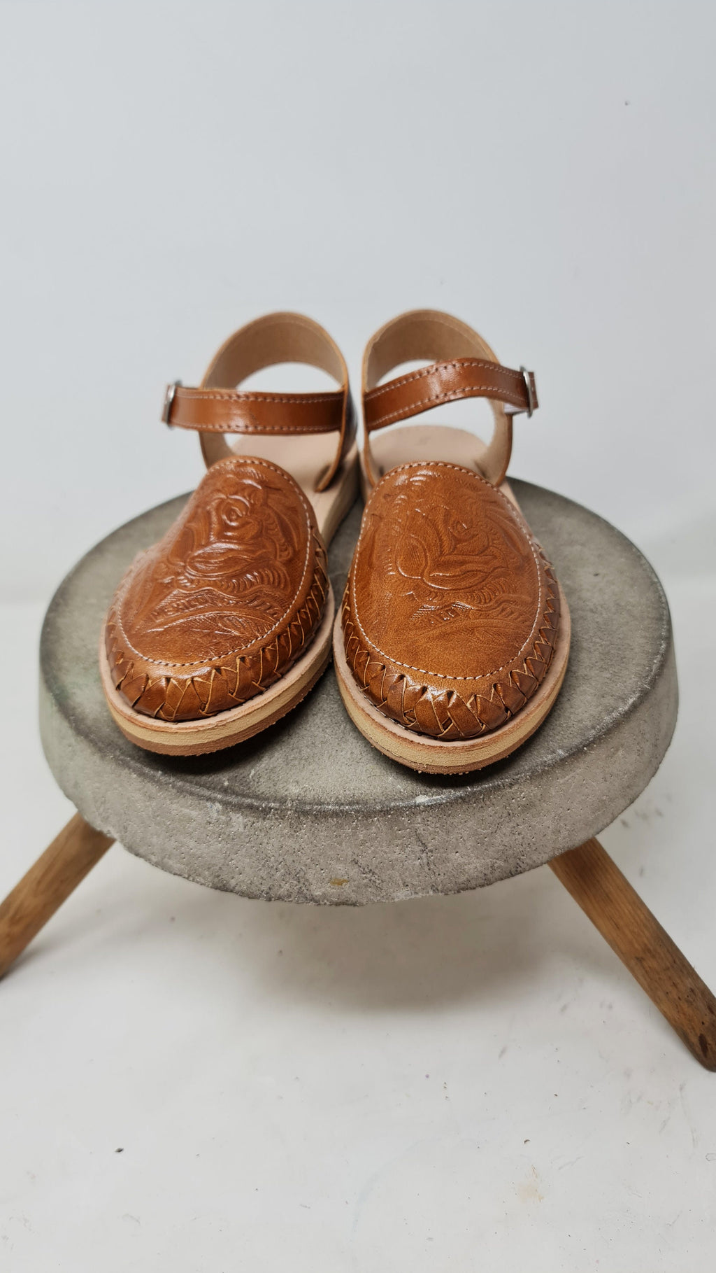 Engraved huaraches for women, huarache sandal for women
