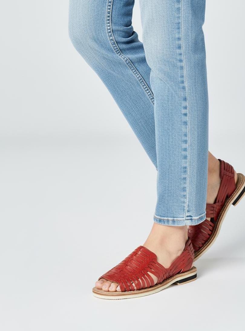 Huaraches para mujer en color rojo con punta abierta - Confort y estilo en tus pies