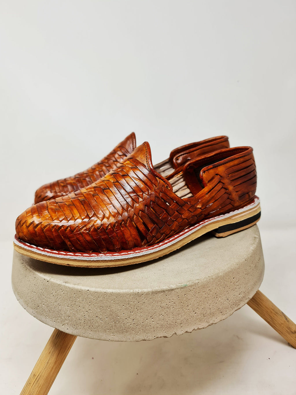 Hand-painted vintage huaraches for men, leather sole