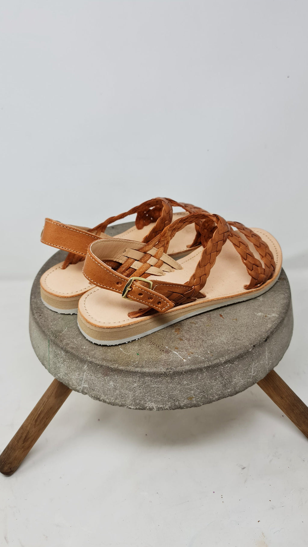 Women's leather huaraches, cool and comfortable handmade sandals