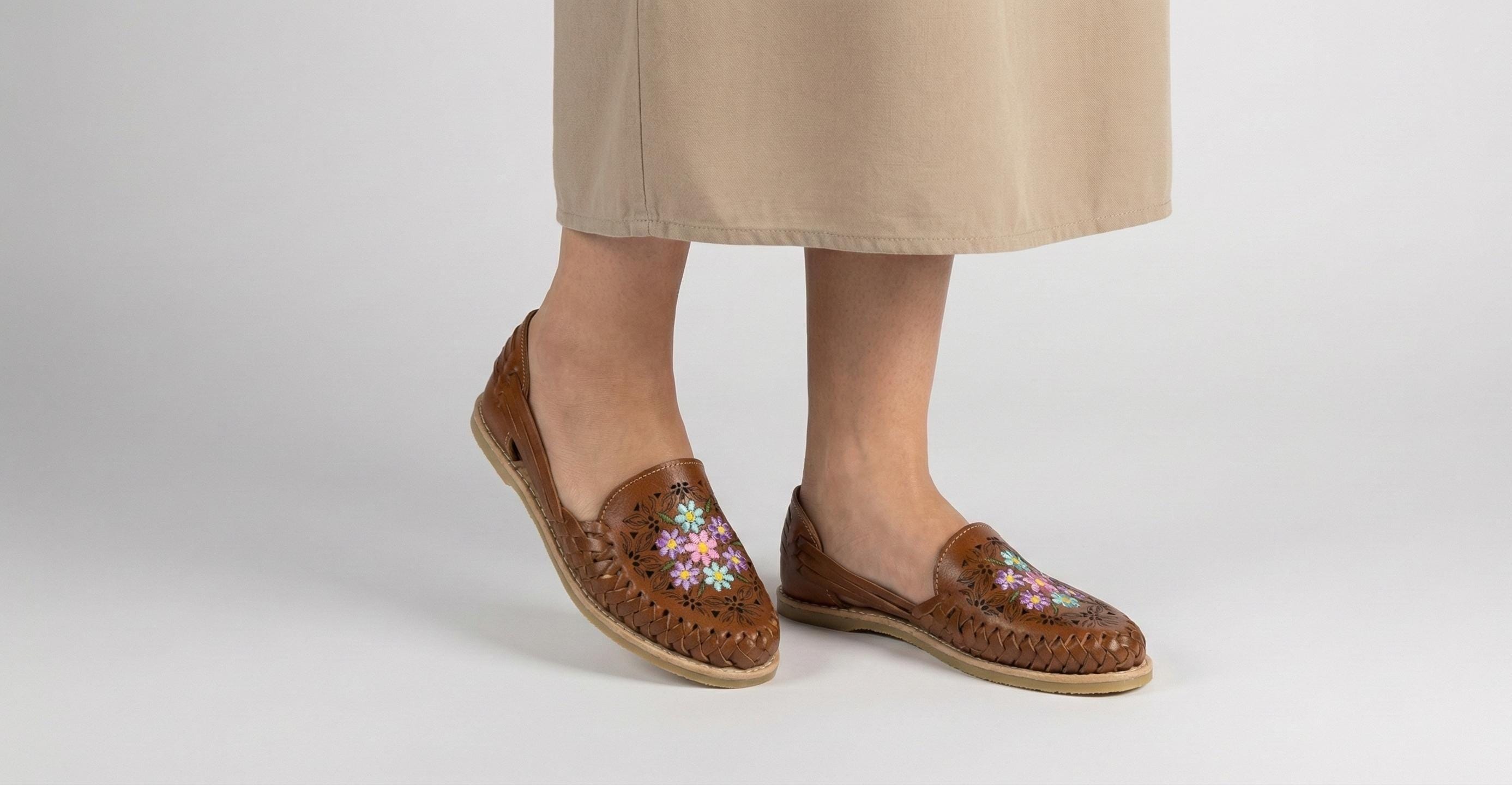 Embroidered huaraches for women, closed toe, genuine leather with flowers, white/honey/brown, handmade in Mexico