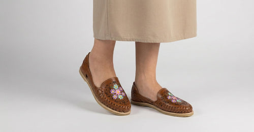 Huaraches bordados para mujer – cerrados, flores, varios colores