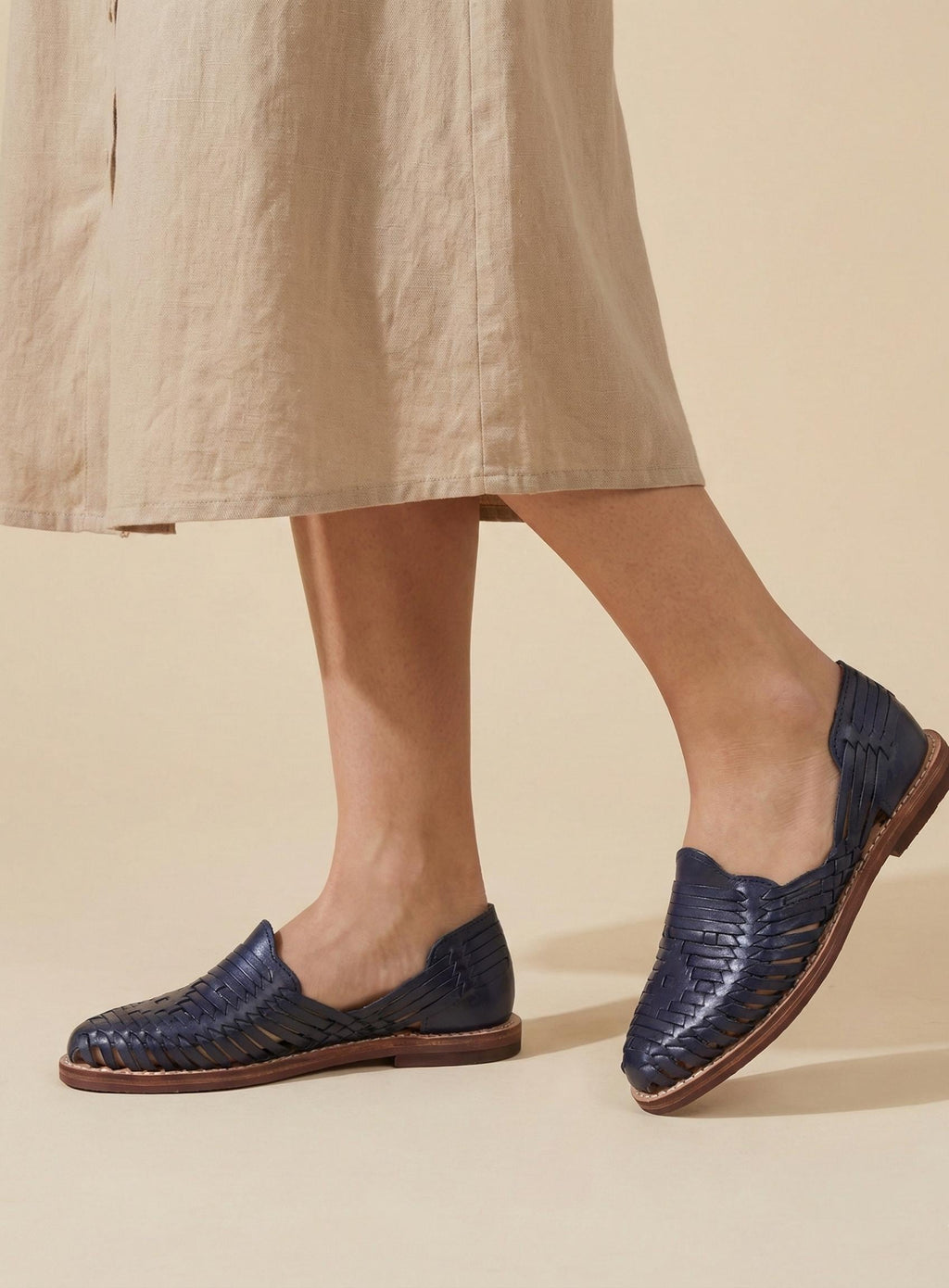Mexican navy blue closed-toe huaraches for women, genuine leather, vaqueta sole, made in Mexico