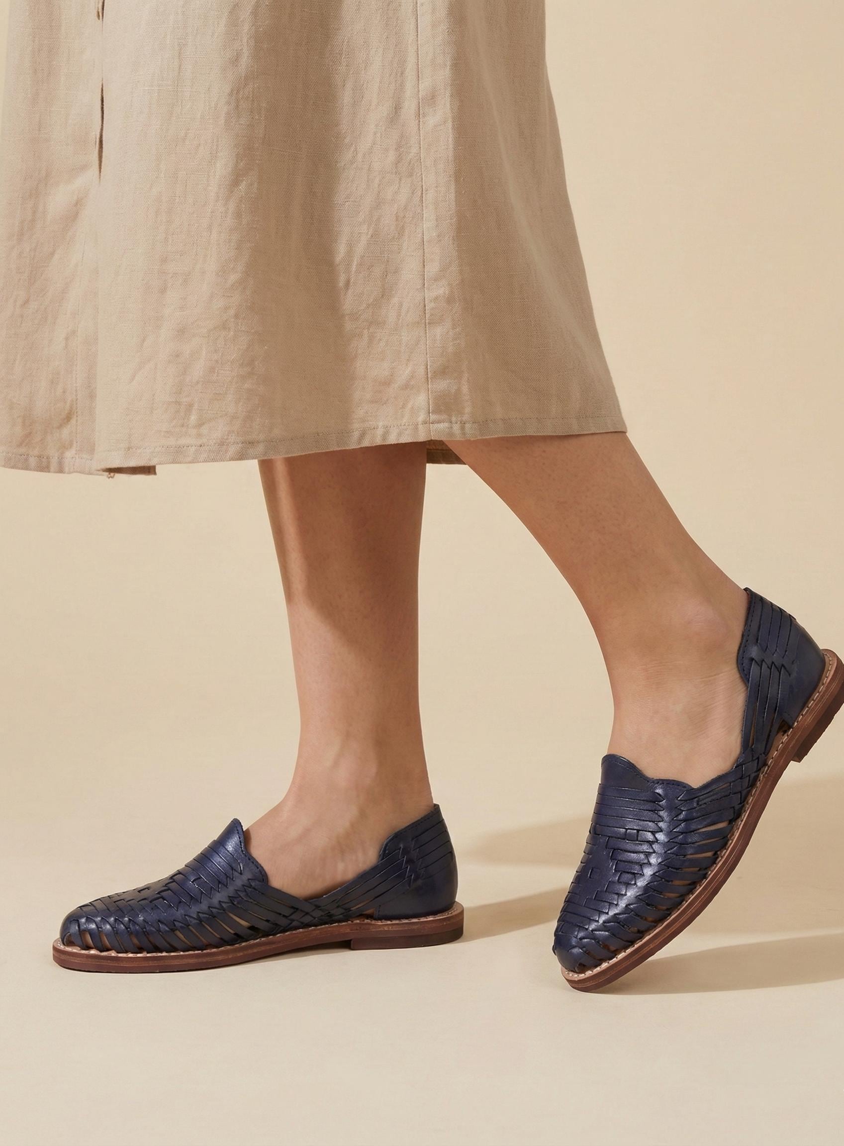 Mexican navy blue closed-toe huaraches for women, genuine leather, vaqueta sole, made in Mexico