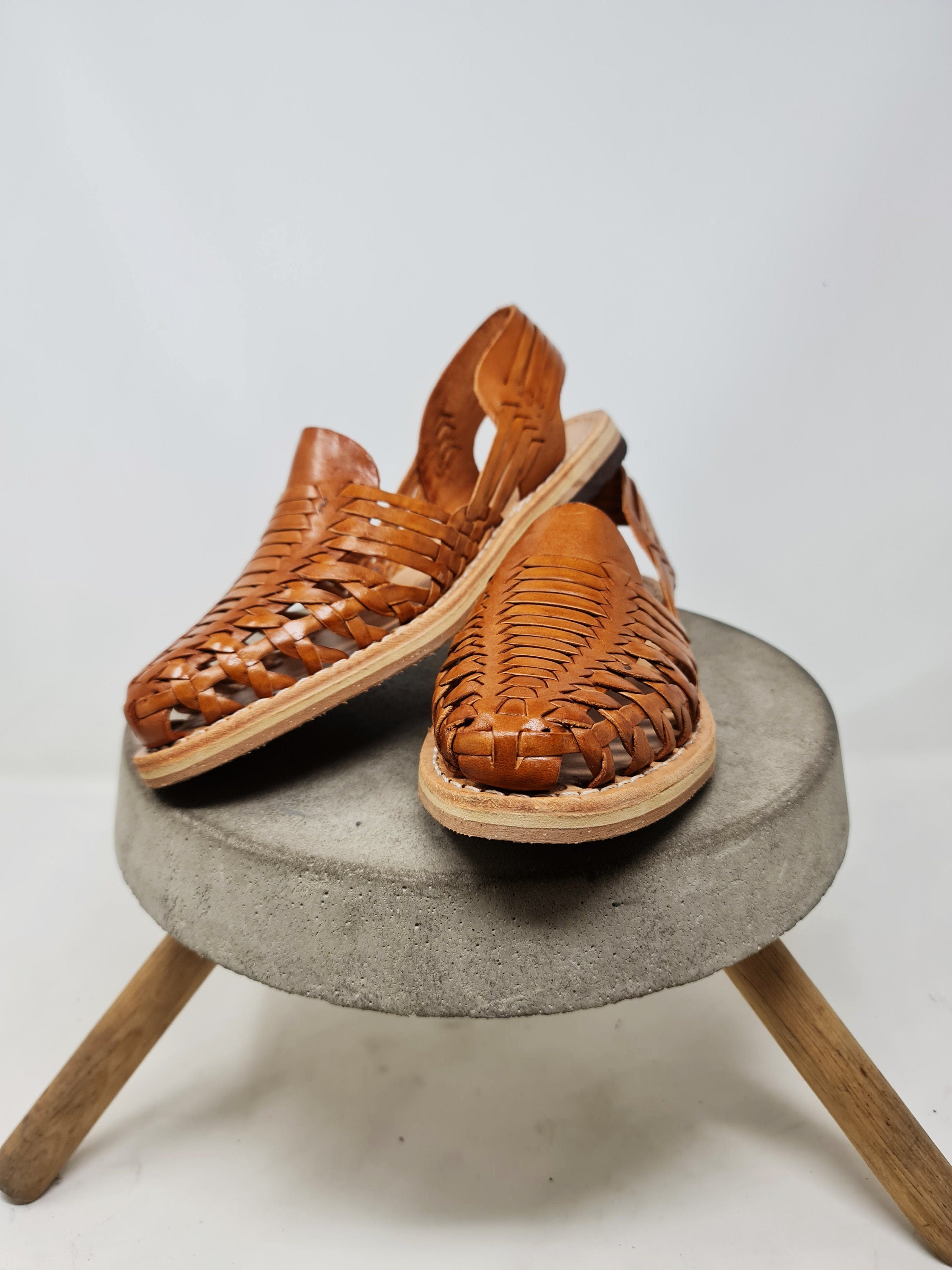 Women's closed-toe Mexican huaraches in brown - Shipping from Mexico